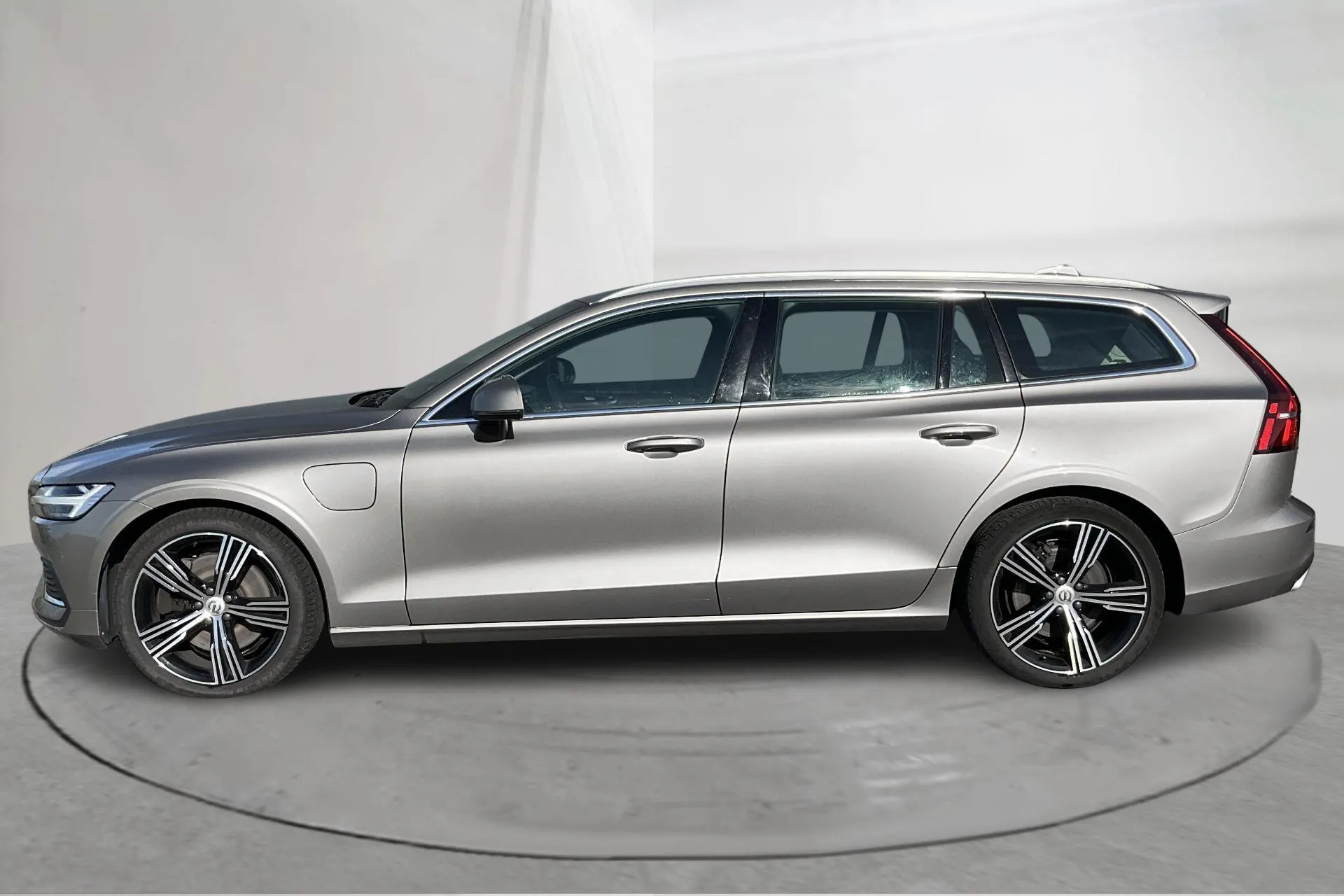 Presentationsfoto 2 av 18: Volvo V60 T8 AWD Twin Engine (390hk) - 12 631 mil - Automat - grå - 2022