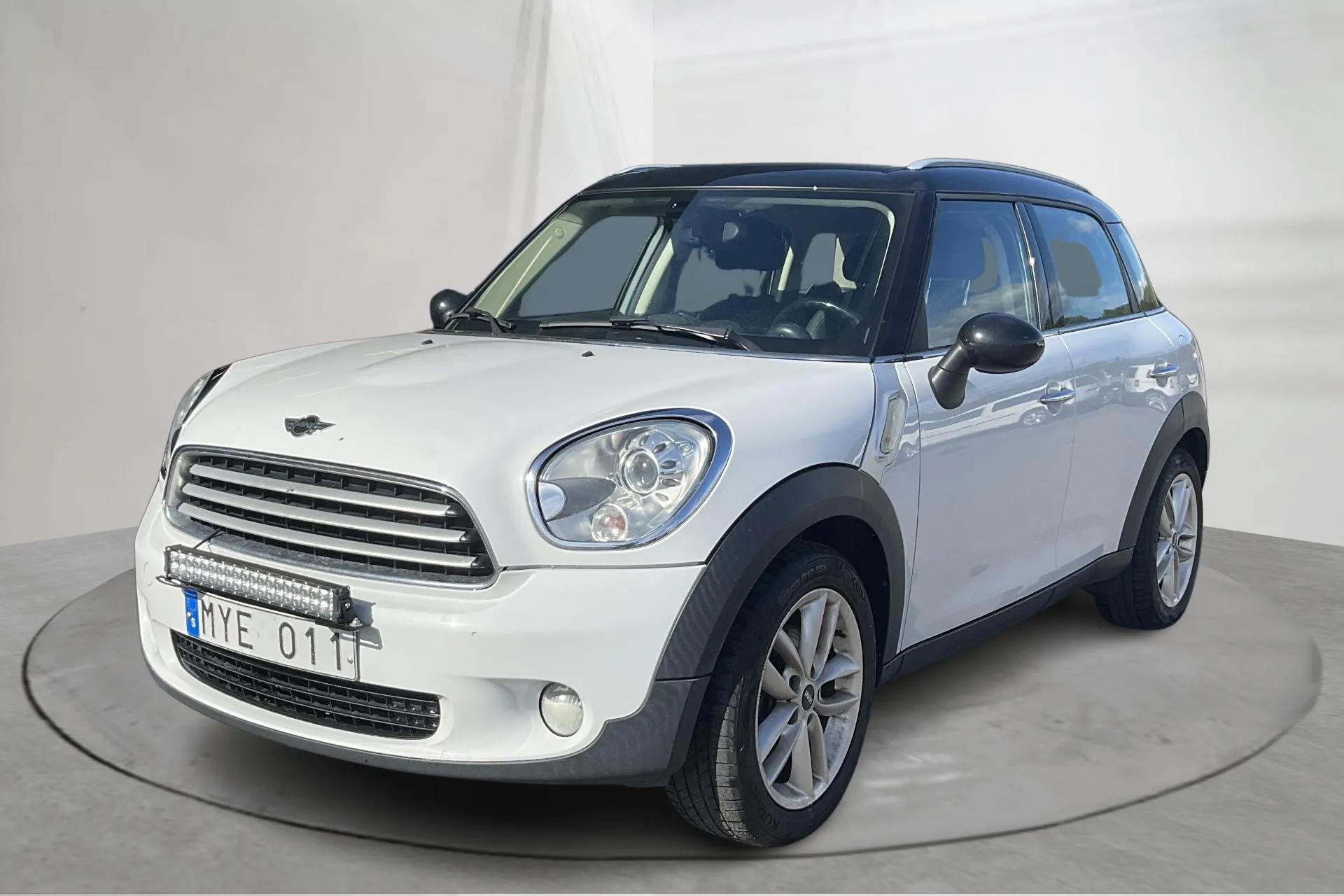 Presentation photo 1 of 14: MINI Cooper D Countryman (112hk) - 242 890 km - Manual - white - 2013