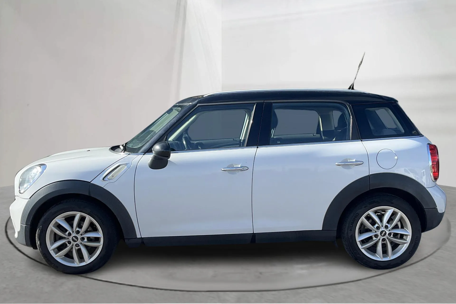 Presentation photo 2 of 14: MINI Cooper D Countryman (112hk) - 242 890 km - Manual - white - 2013