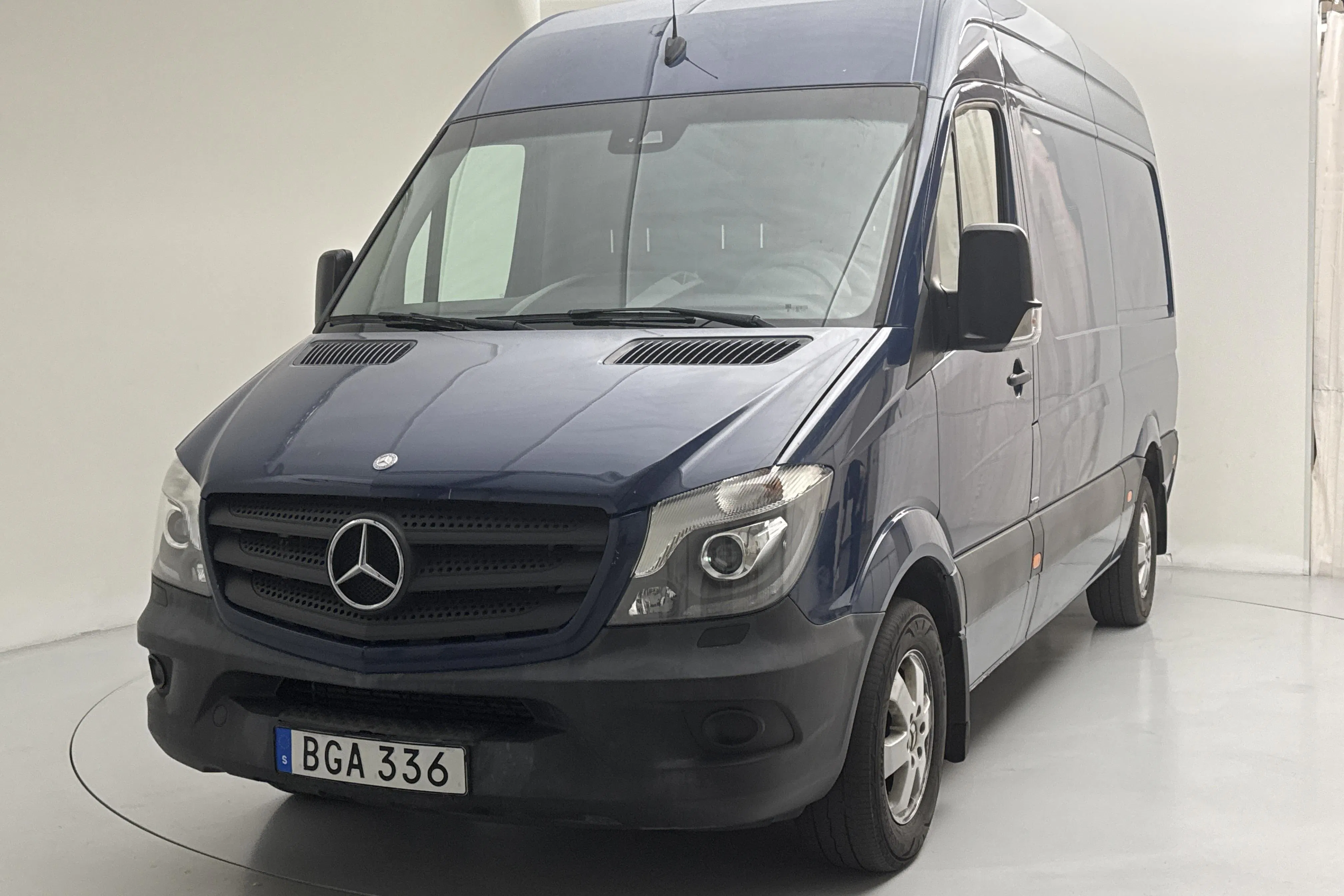 Presentation photo 1 of 16: Mercedes Sprinter 319 CDI (190hk) - 155 450 km - Automatic - dark blue - 2014