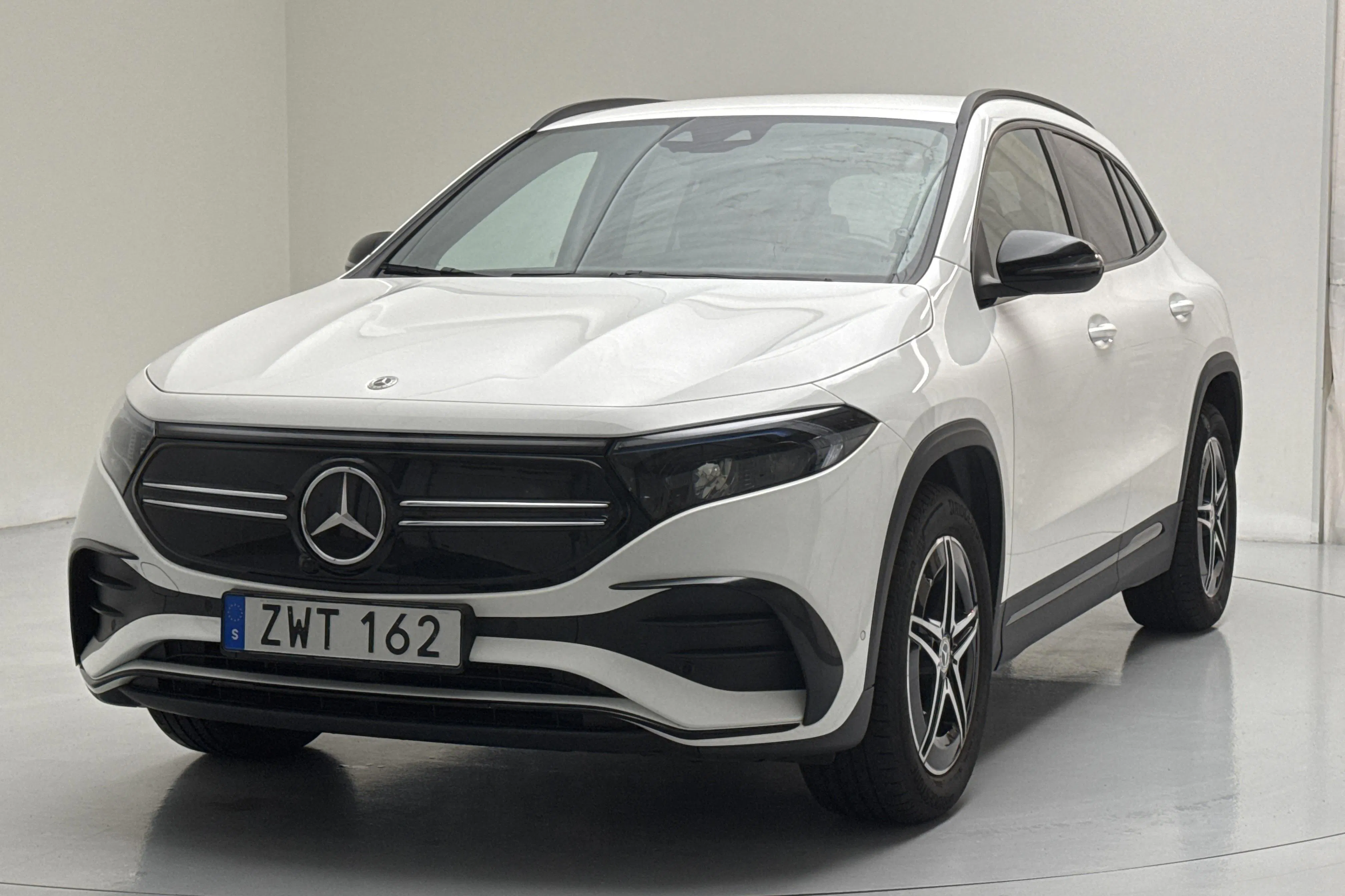 Presentation photo 1 of 17: Mercedes EQA 250 H243 (190hk) - 81 520 km - Automatic - white - 2023