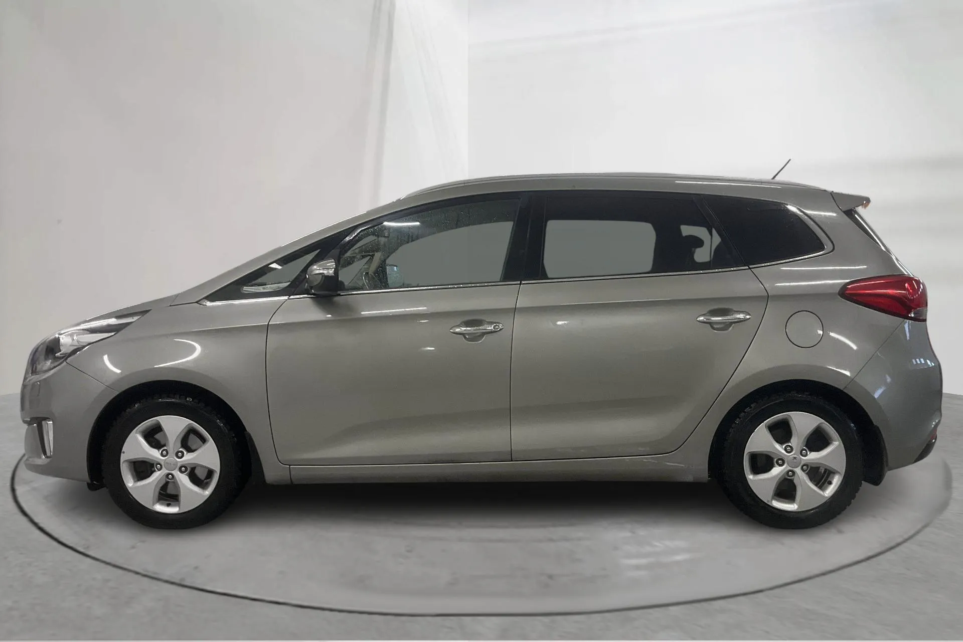 Presentationsfoto 2 av 21: KIA Carens 1.7 CRDi (115hk) - 19 215 mil - Manuell - grå - 2014