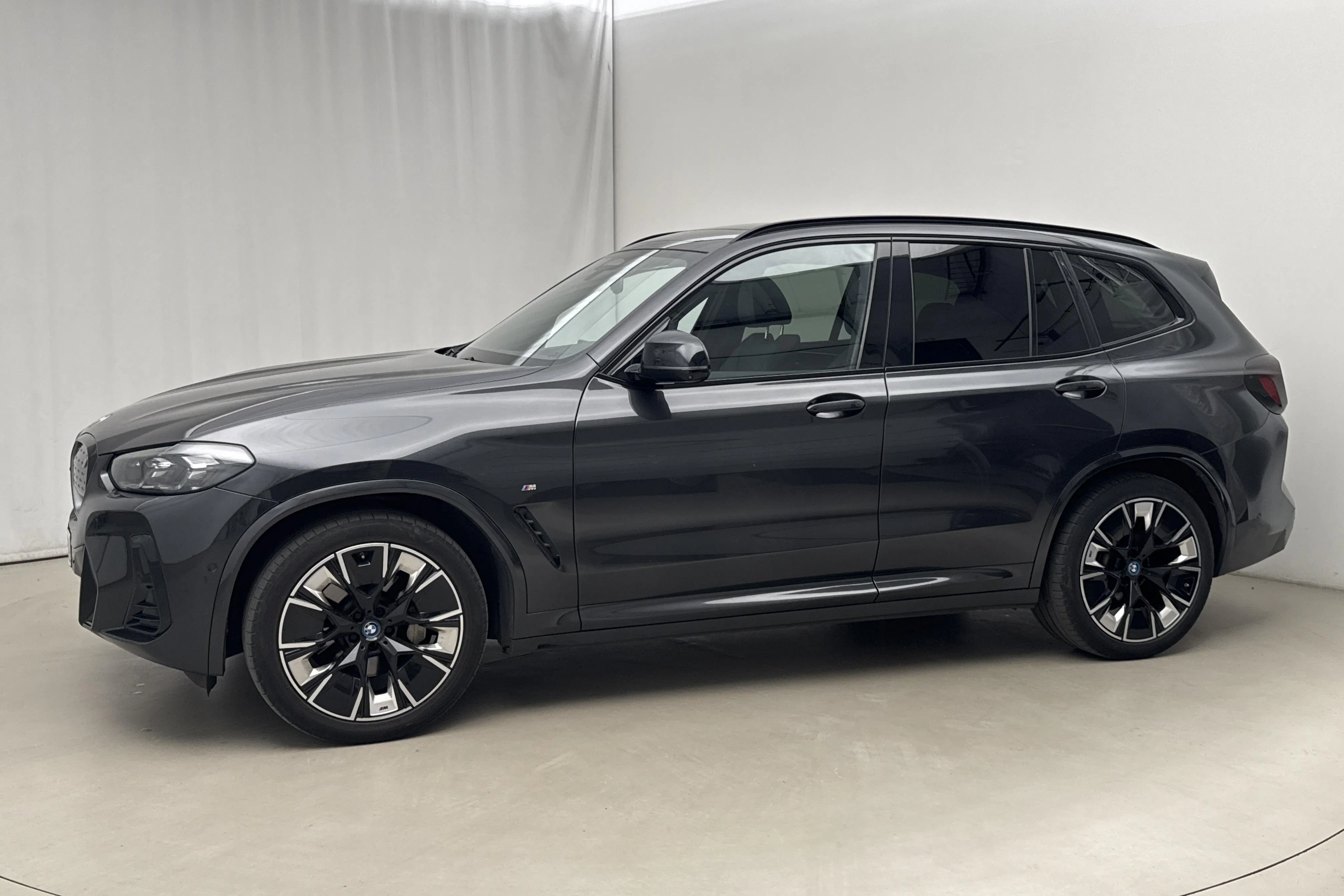 Presentationsfoto 2 av 23: BMW iX3 LCI, G08 (286hk) - 11 084 mil - Automat - grå - 2022