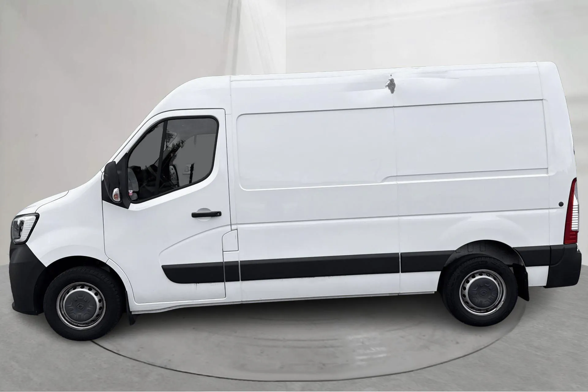Presentationsfoto 2 av 12: Renault Master 2.3 dCi FAP 2WD (150hk) - 12 991 mil - Manuell - vit - 2022