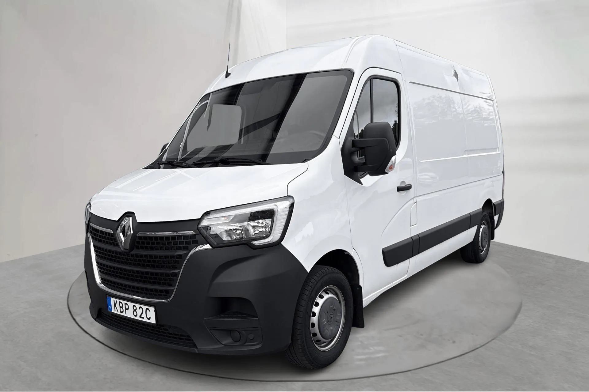 Presentationsfoto 1 av 12: Renault Master 2.3 dCi FAP 2WD (150hk) - 12 991 mil - Manuell - vit - 2022