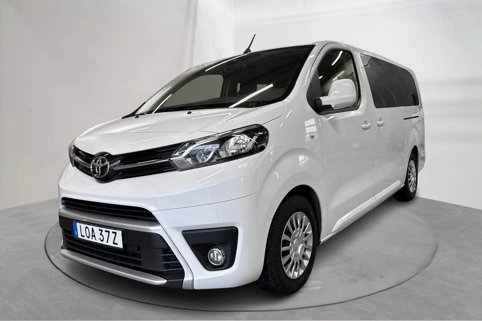 Presentation photo 1 of 14: Toyota PROACE Verso 2.0D (140hk) - 55 480 km - Manual - white - 2024