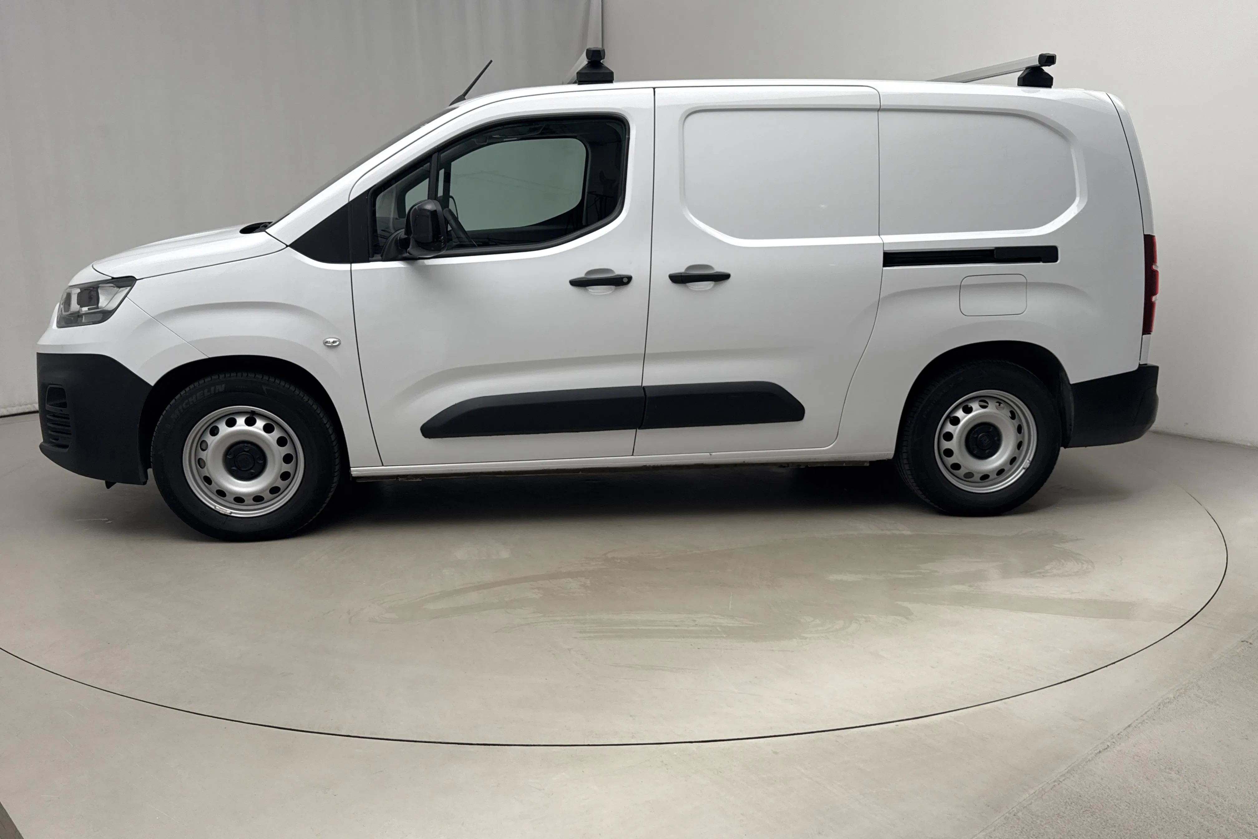 Presentationsfoto 2 av 18: Fiat E-Doblo 50kWh (136hk) - 5 812 mil - Automat - vit - 2023