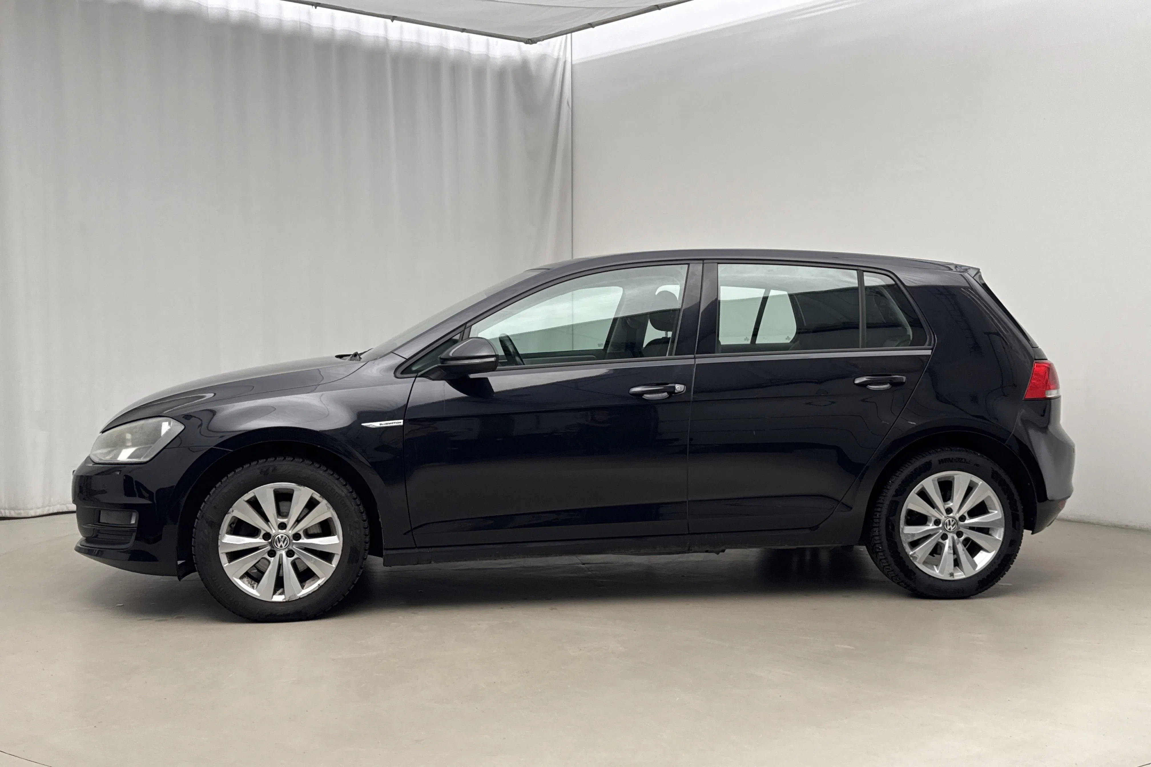 Presentationsfoto 2 av 15: VW Golf VII 1.4 TGI 5dr (110hk) - 11 262 mil - Manuell - svart - 2015