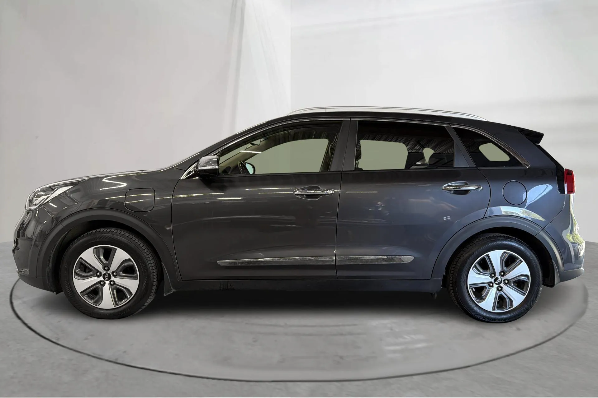 Presentation photo 2 of 16: KIA Niro Plug-in Hybrid 1.6 (141hk) - 161 630 km - Automatic - gray - 2018