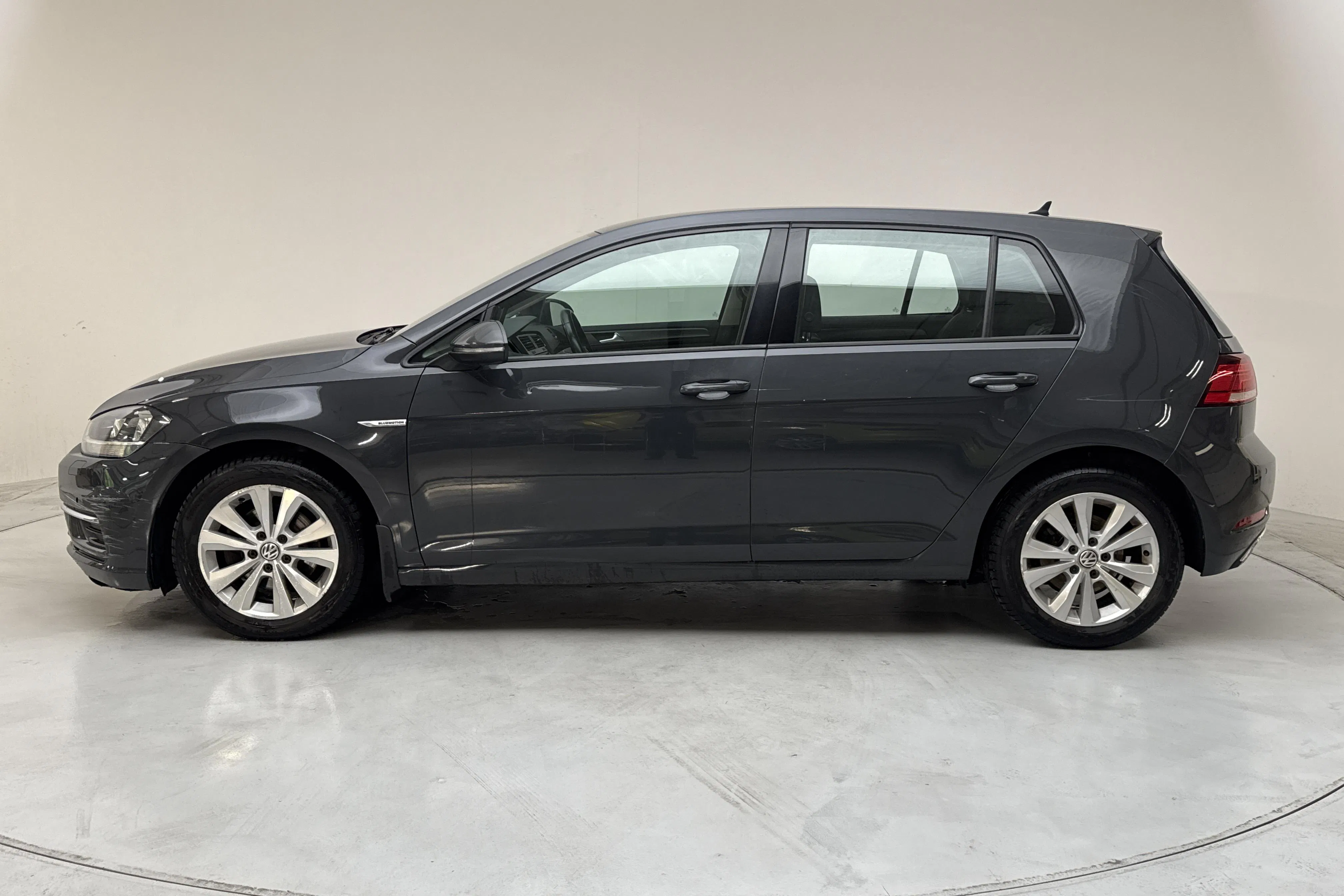 Presentation photo 2 of 13: VW Golf VII 1.4 TGI 5dr (110hk) - 15 152 Scandinavian mile - Automatic - dark grey - 2018