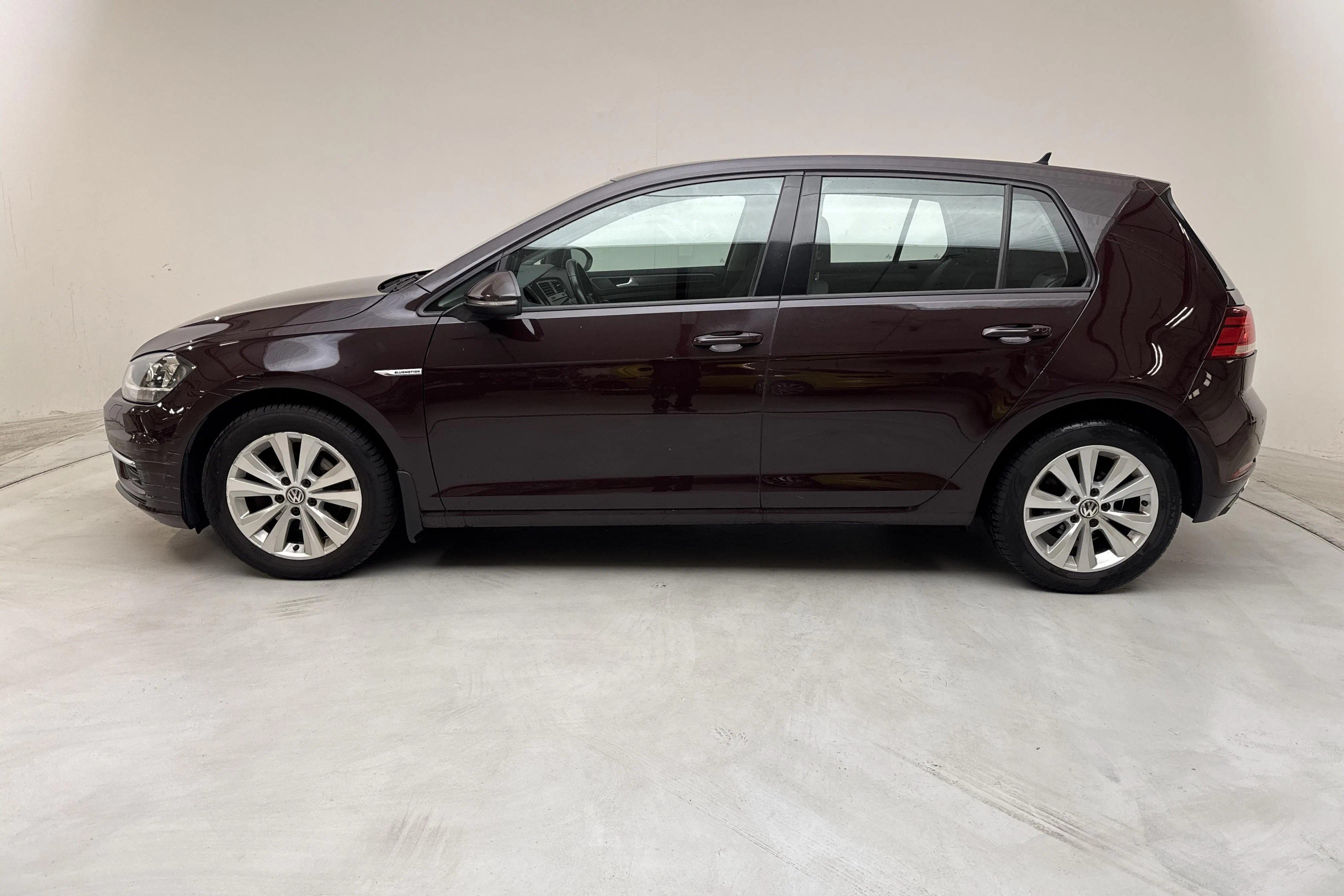 Presentation photo 2 of 12: VW Golf VII 1.4 TGI 5dr (110hk) - 13 515 Scandinavian mile - Automatic - black - 2018