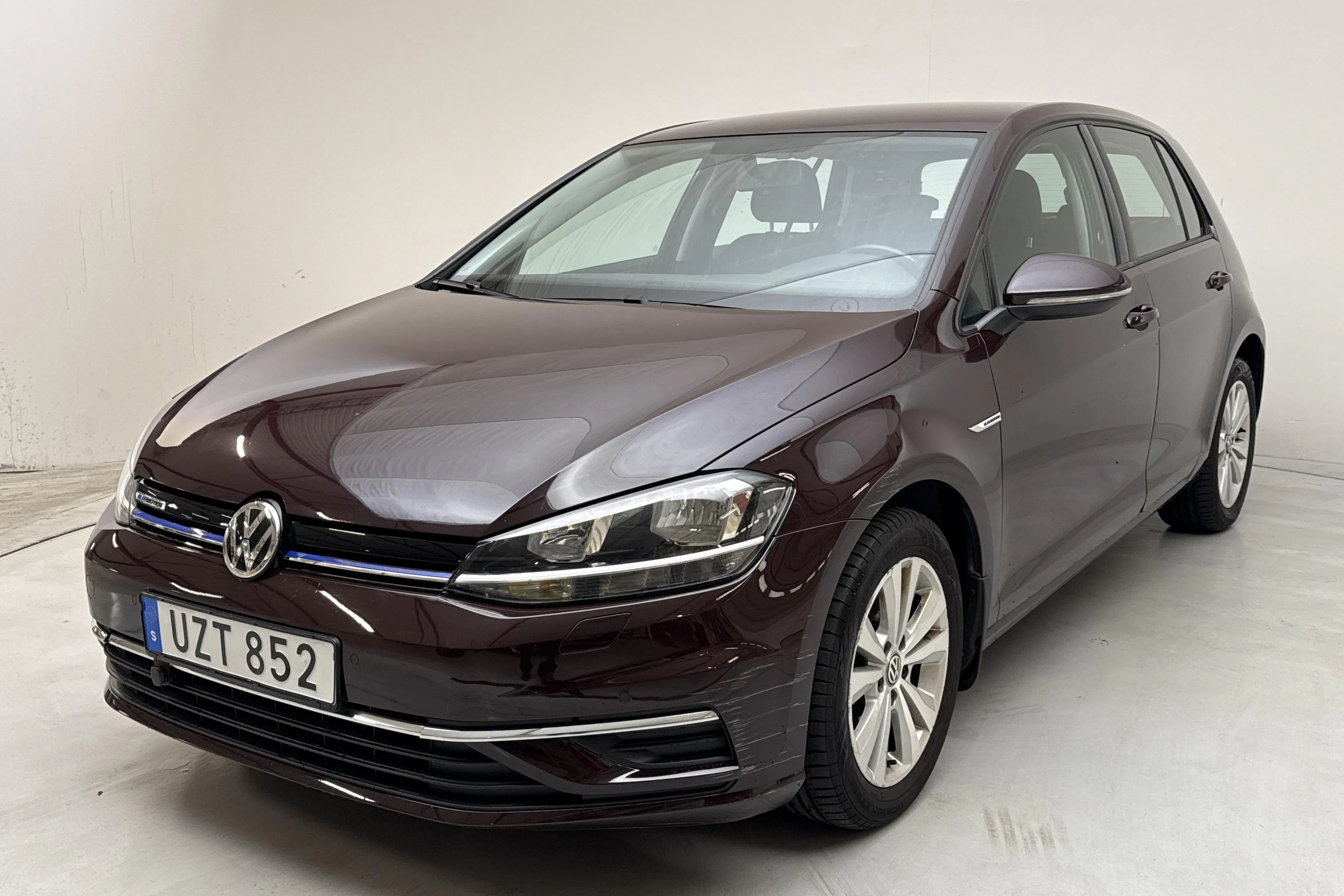 Presentation photo 1 of 12: VW Golf VII 1.4 TGI 5dr (110hk) - 13 515 Scandinavian mile - Automatic - black - 2018