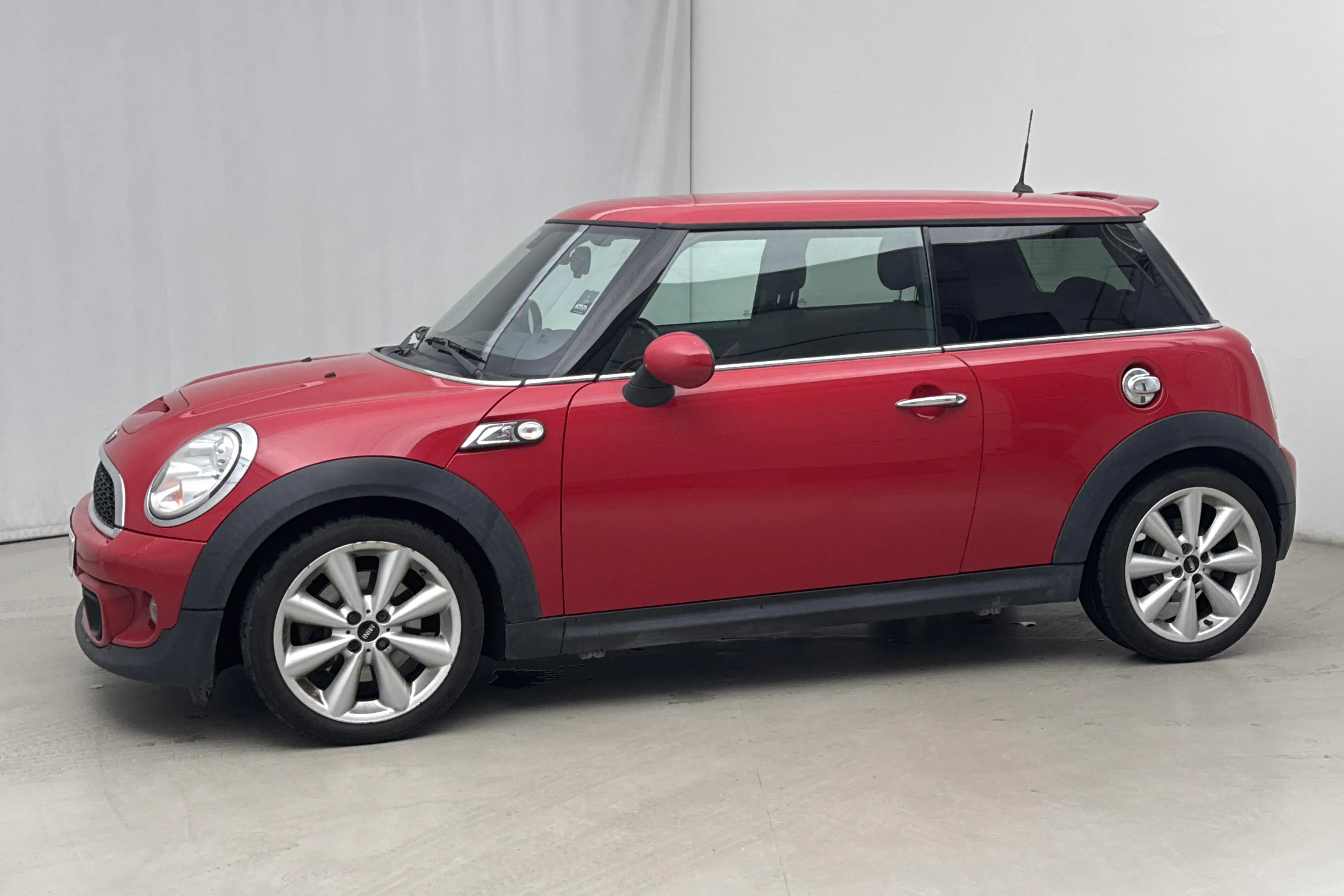 Presentation photo 2 of 17: MINI Cooper S (184hk) - 107 120 km - Manual - red - 2011