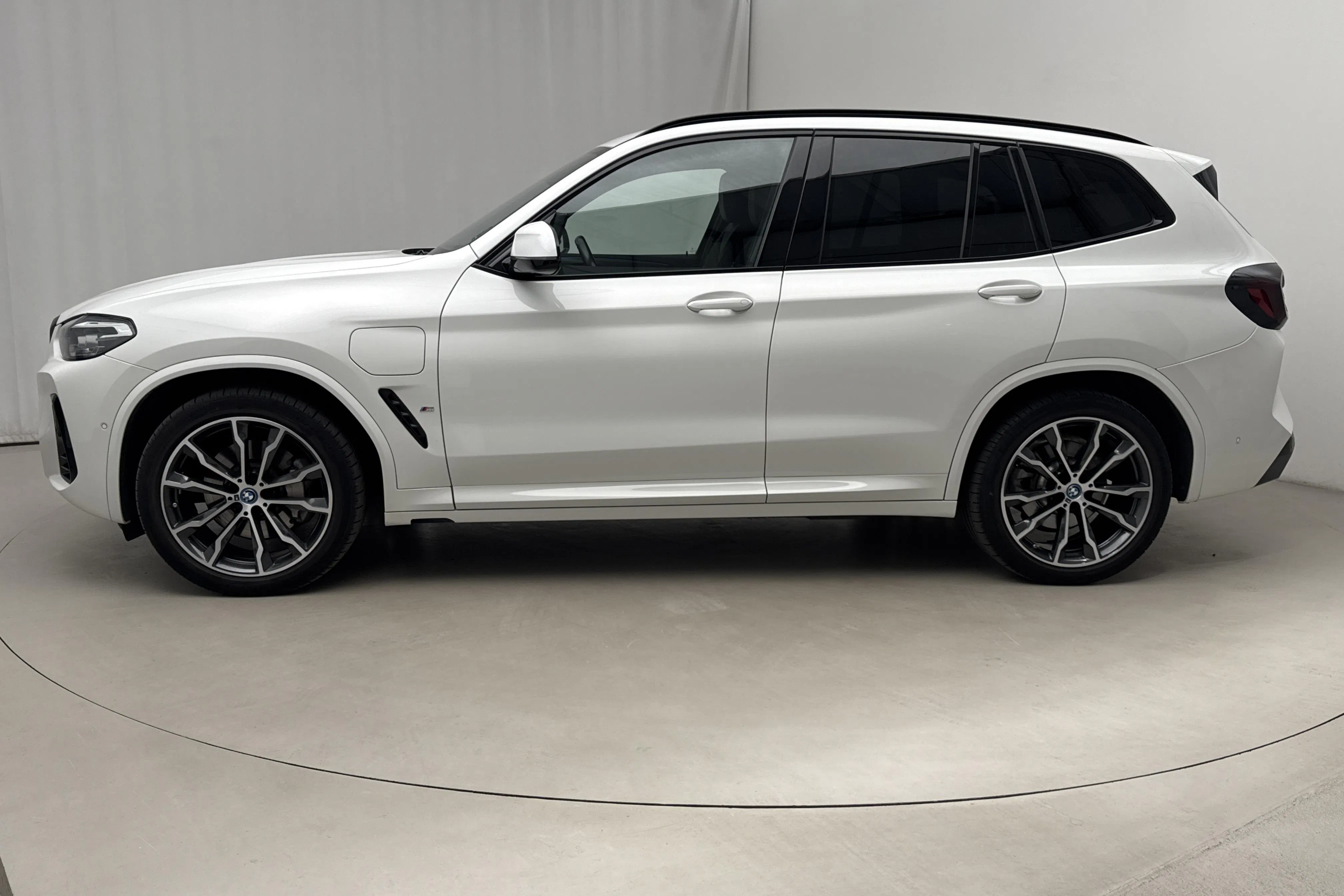 Presentationsfoto 2 av 18: BMW X3 xDrive30e, G01 LCI (292hk) - 5 094 mil - Automat - vit - 2024