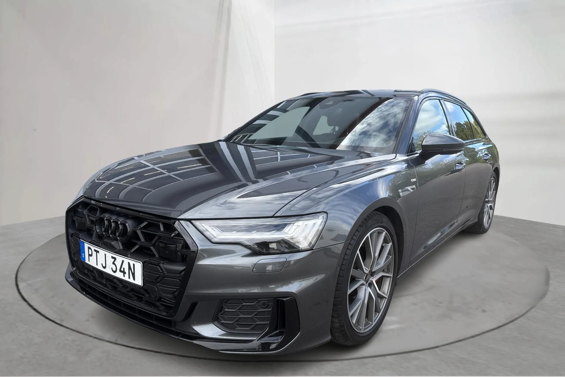 Presentationsfoto 1 av 18: Audi A6 Avant 55 TFSI e quattro (367hk) - 7 073 mil - Automat - grå - 2024