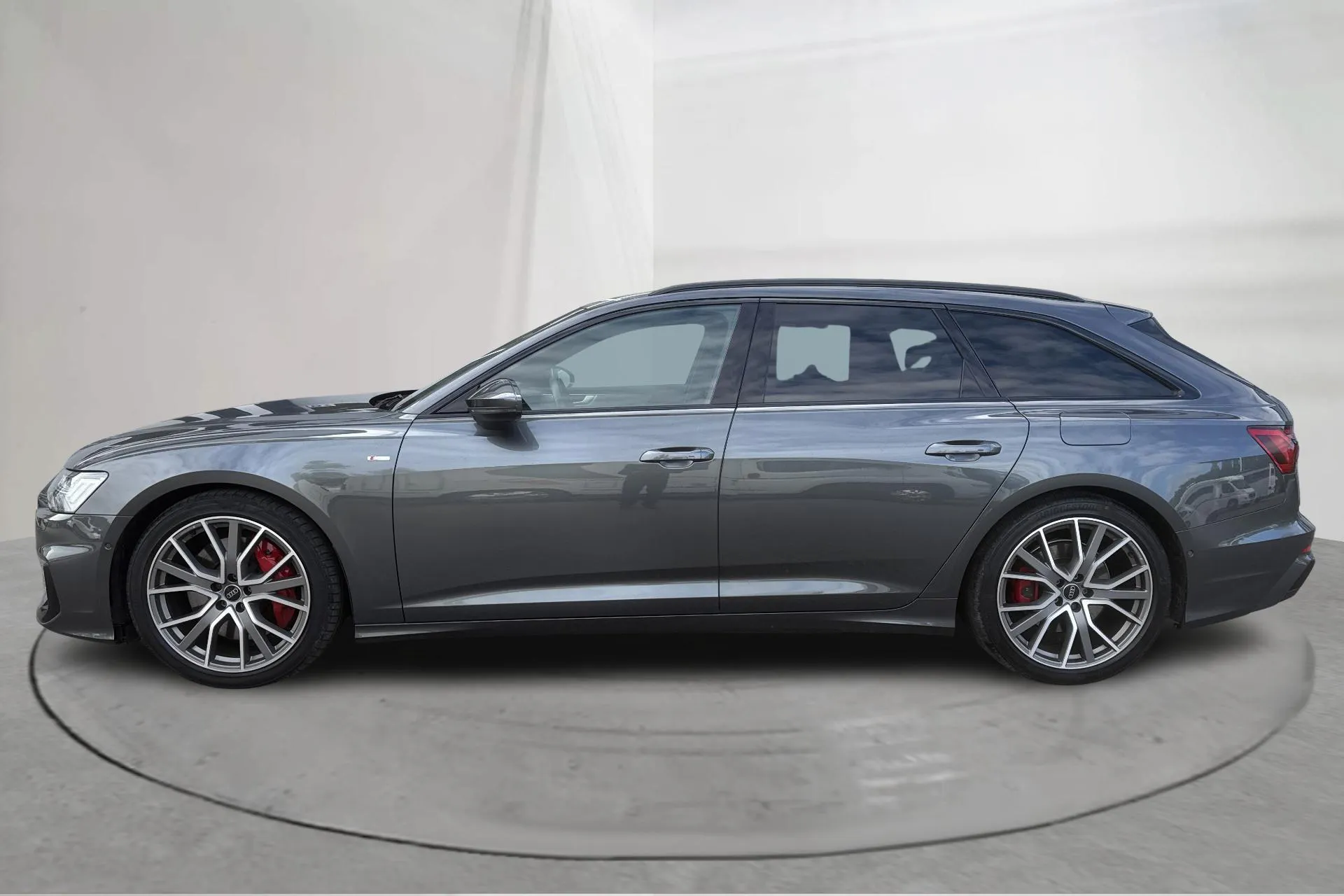 Presentationsfoto 2 av 18: Audi A6 Avant 55 TFSI e quattro (367hk) - 7 073 mil - Automat - grå - 2024