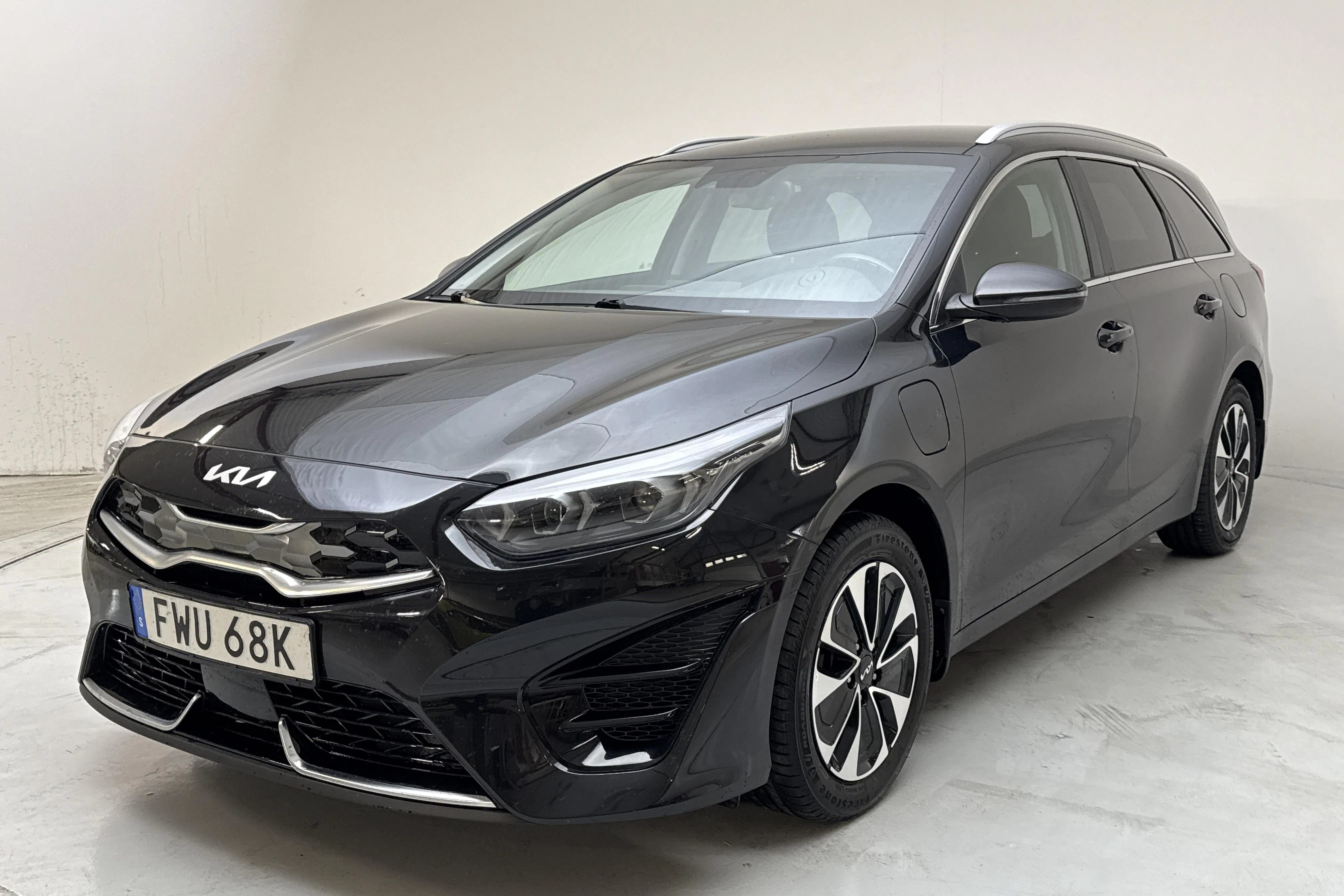 Presentation photo 1 of 17: KIA Ceed 1.6 Plug-in Hybrid SW (141hk) - 143 620 km - Automatic - black - 2022