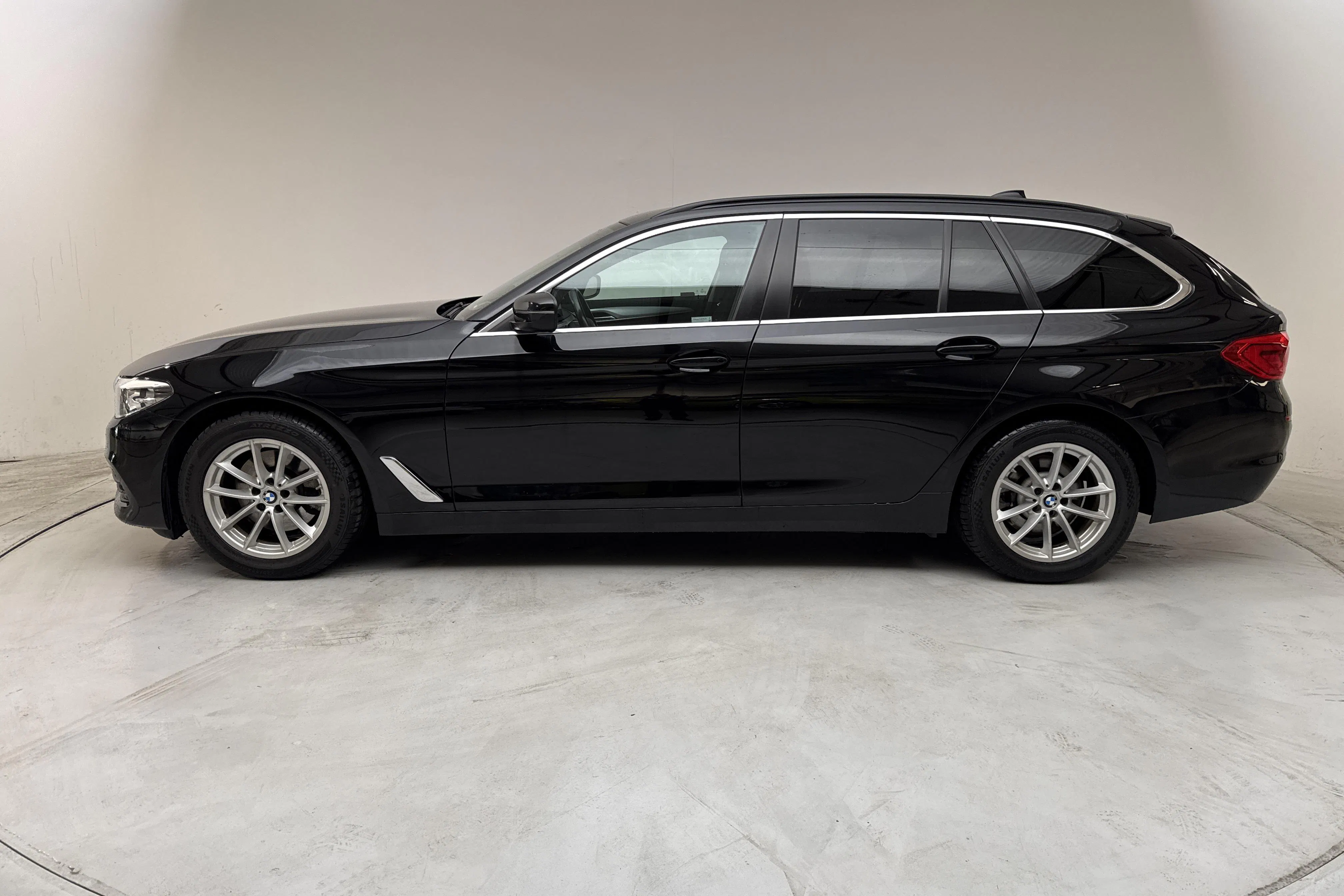 Presentation photo 2 of 15: BMW 520d Touring, G31 (190hk) - 169 040 km - Automatic - black - 2018