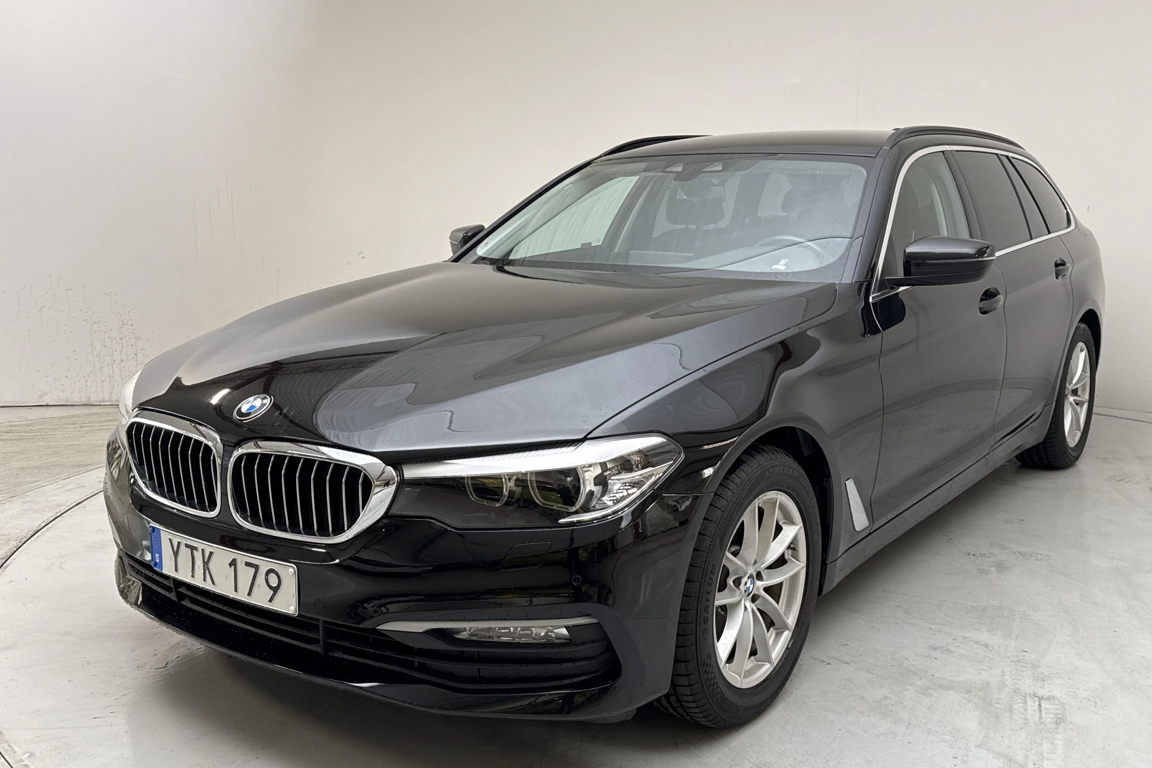 Presentation photo 1 of 15: BMW 520d Touring, G31 (190hk) - 169 040 km - Automatic - black - 2018