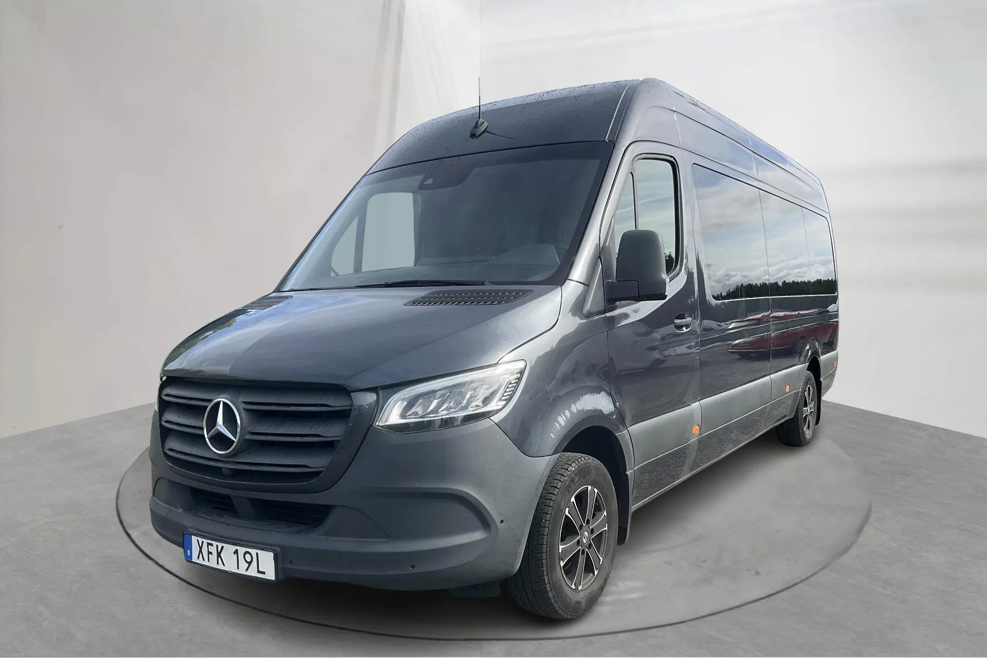 Presentationsfoto 1 av 18: Mercedes Sprinter 316 CDI Tourer RWD (163hk) - 23 836 mil - Automat - Mörkgrå - 2019