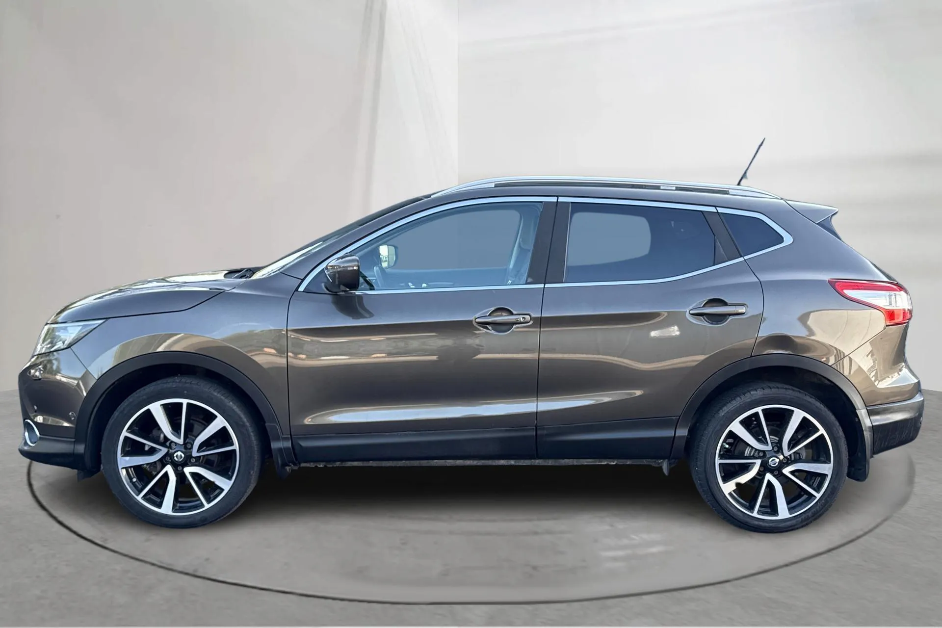 Presentationsfoto 2 av 16: Nissan Qashqai 1.2 (115hk) - 5 319 mil - Automat - brun - 2015