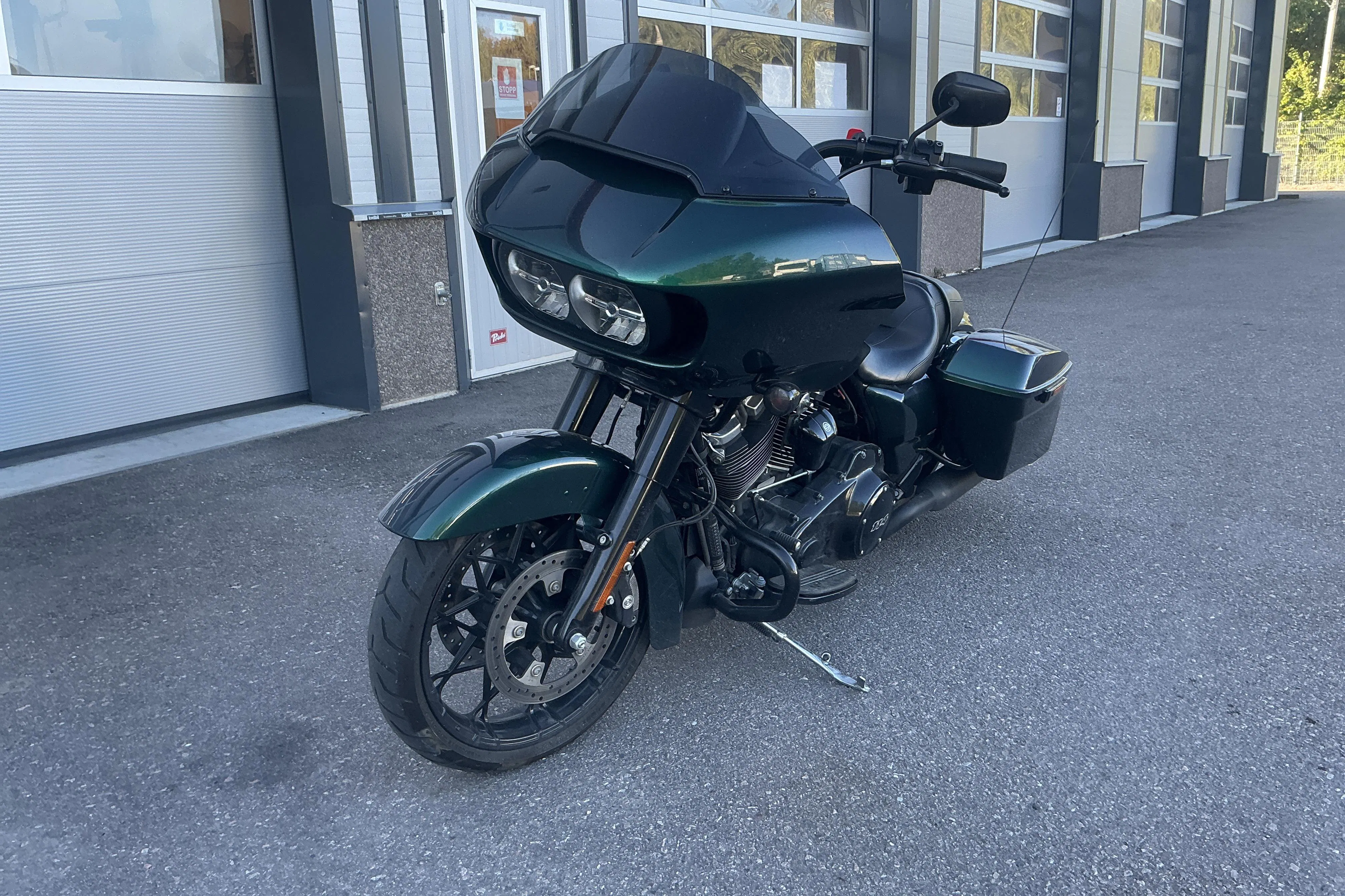 Presentation photo 1 of 12: HARLEY-DAVIDSON Road Glide Special Motorcykel - 28 780 km - Manual - green - 2021