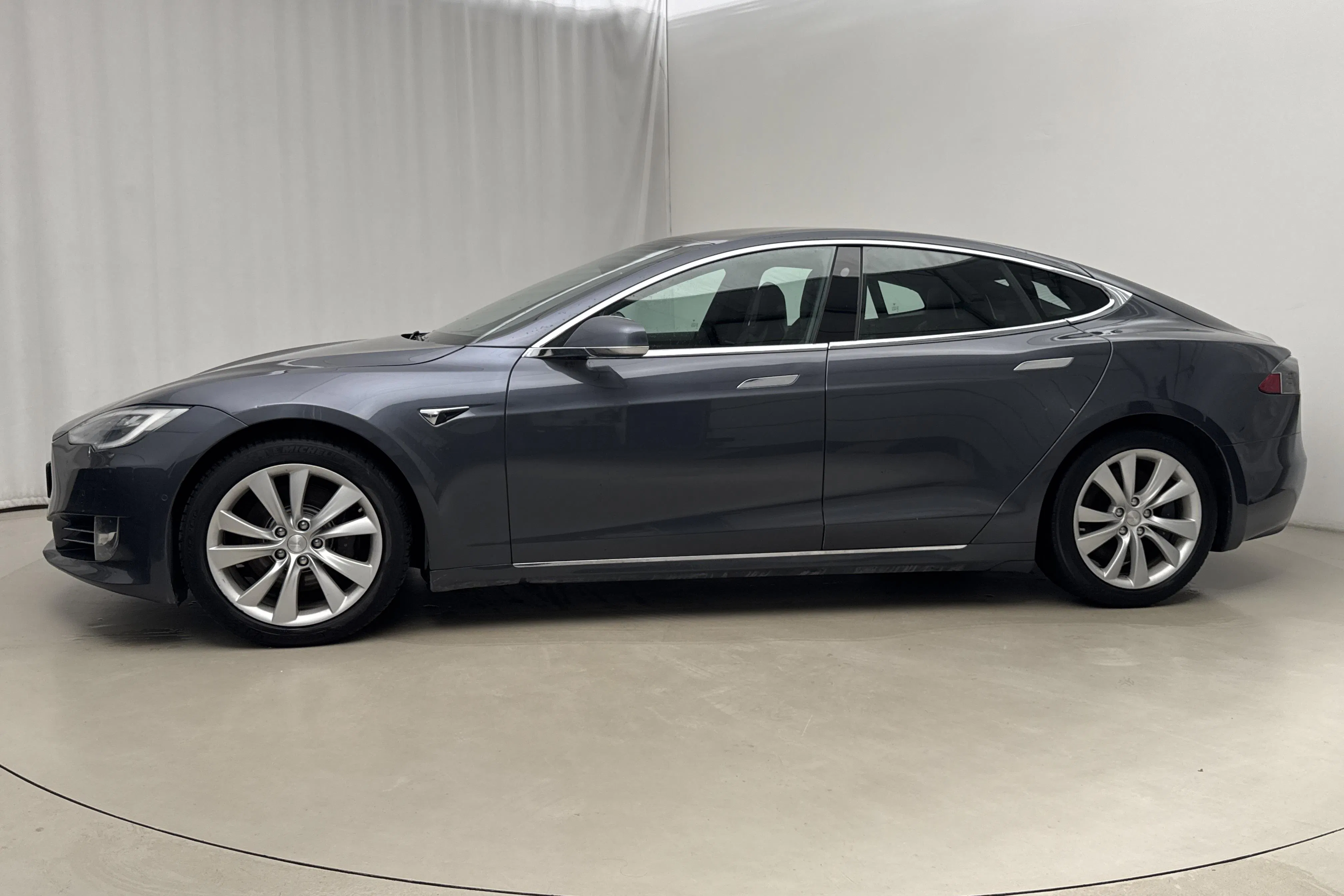 Presentationsfoto 2 av 23: Tesla Model S 100D - 15 937 mil - Automat - grå - 2018