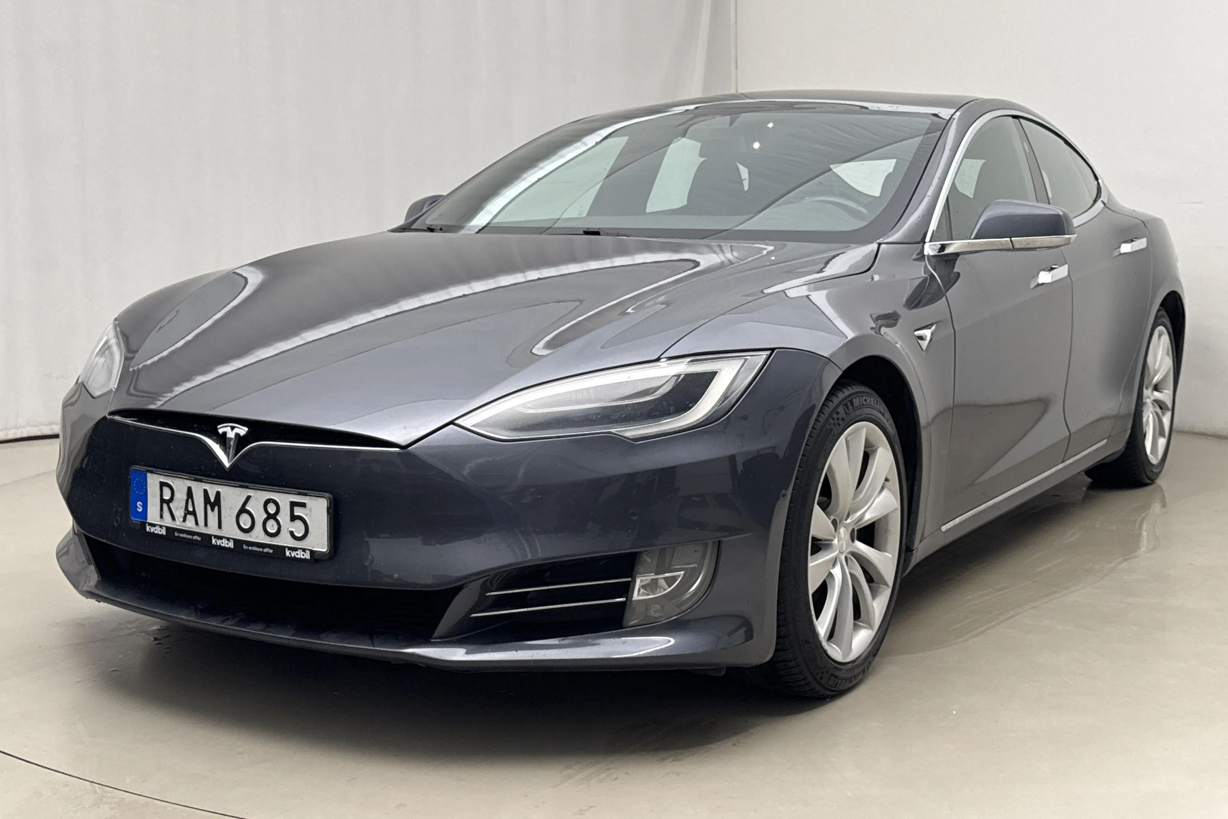 Presentationsfoto 1 av 23: Tesla Model S 100D - 15 937 mil - Automat - grå - 2018