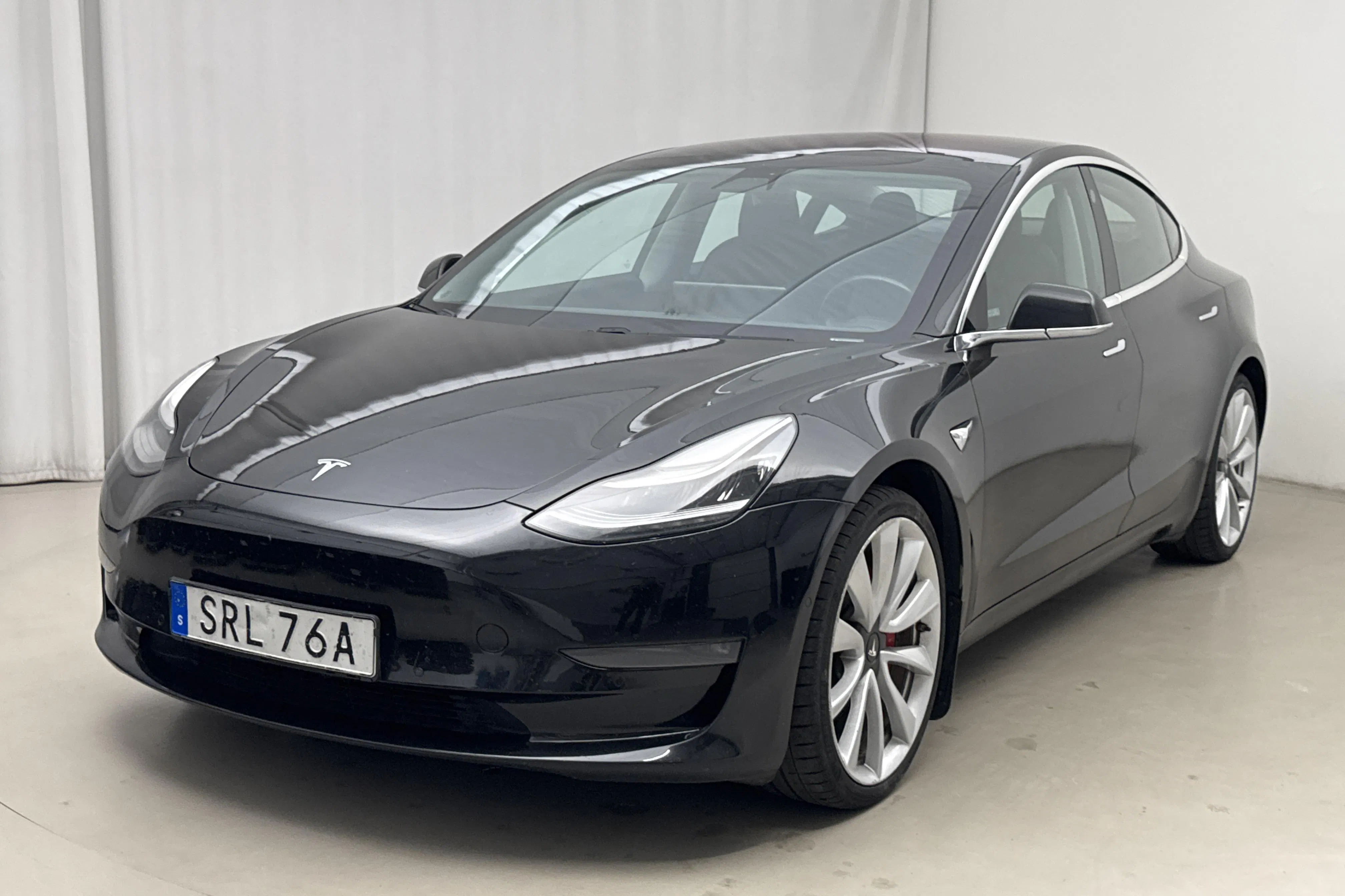 Presentationsfoto 1 av 20: Tesla Model 3 Performance AWD - 10 654 mil - Automat - svart - 2019