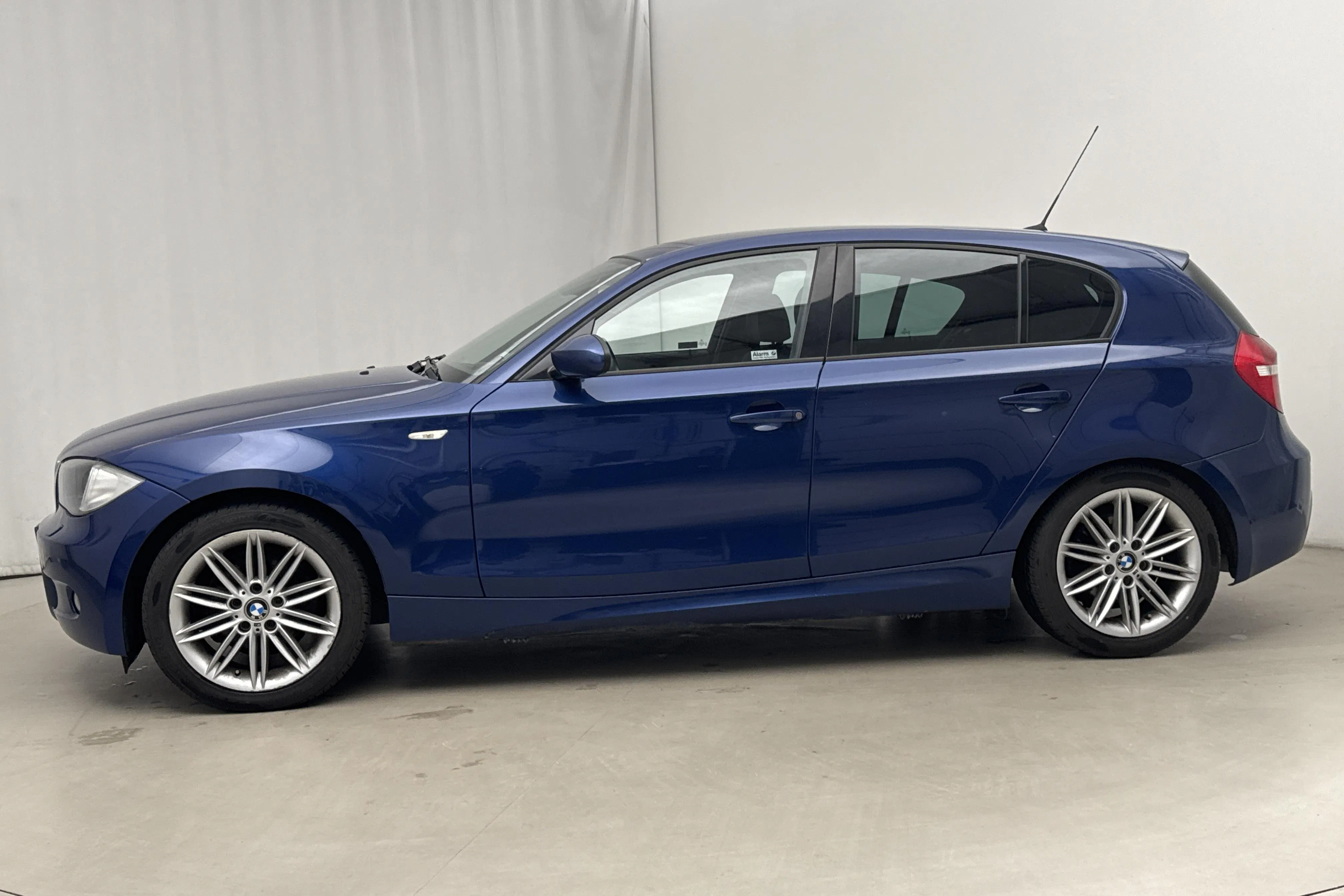 Presentationsfoto 2 av 15: BMW 120i 5dr, E87 (170hk) - 19 395 mil - Manuell - blå - 2008