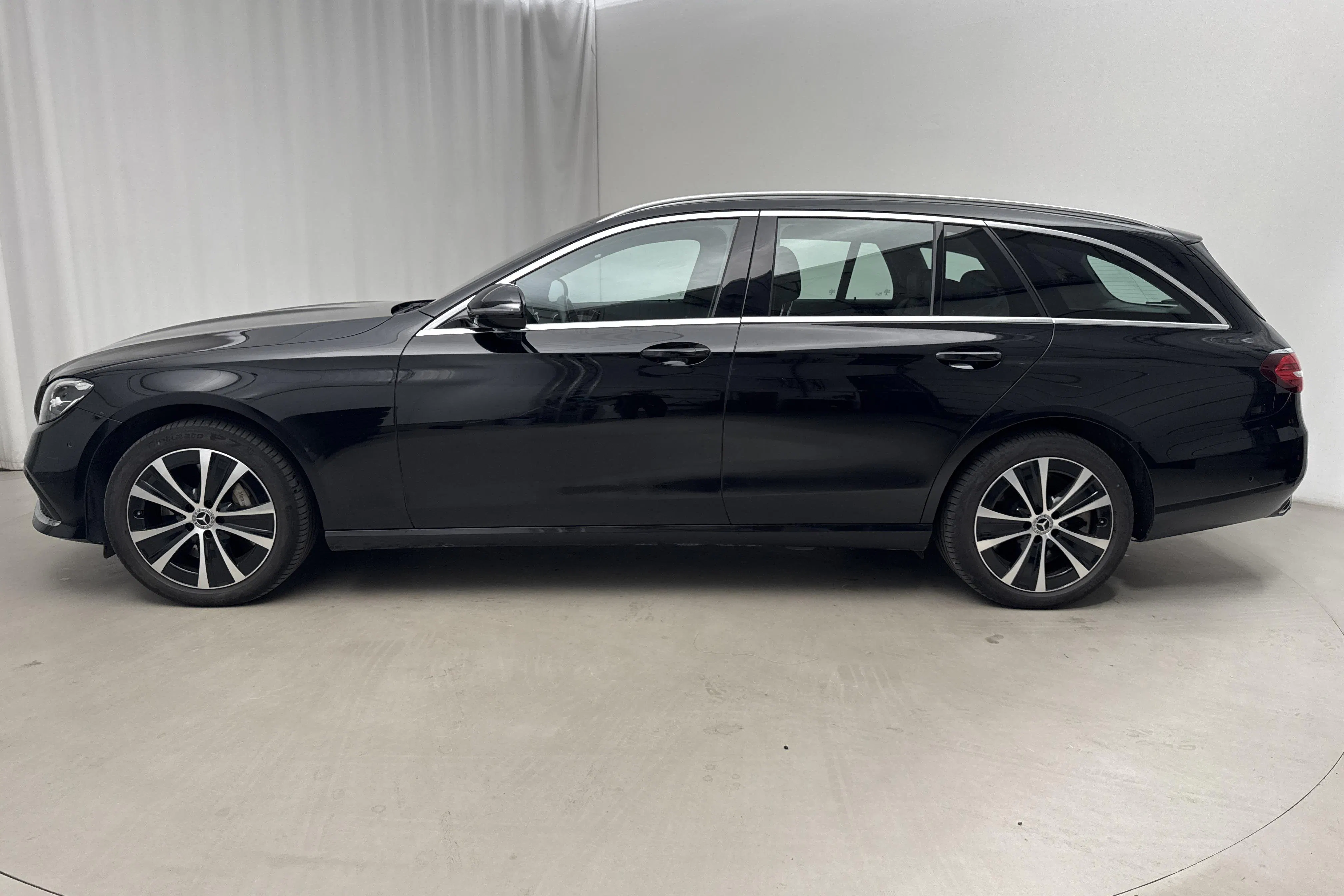 Presentationsfoto 2 av 19: Mercedes E 300 T de Kombi 4MATIC S213 (306hk) - 5 694 mil - Automat - svart - 2023