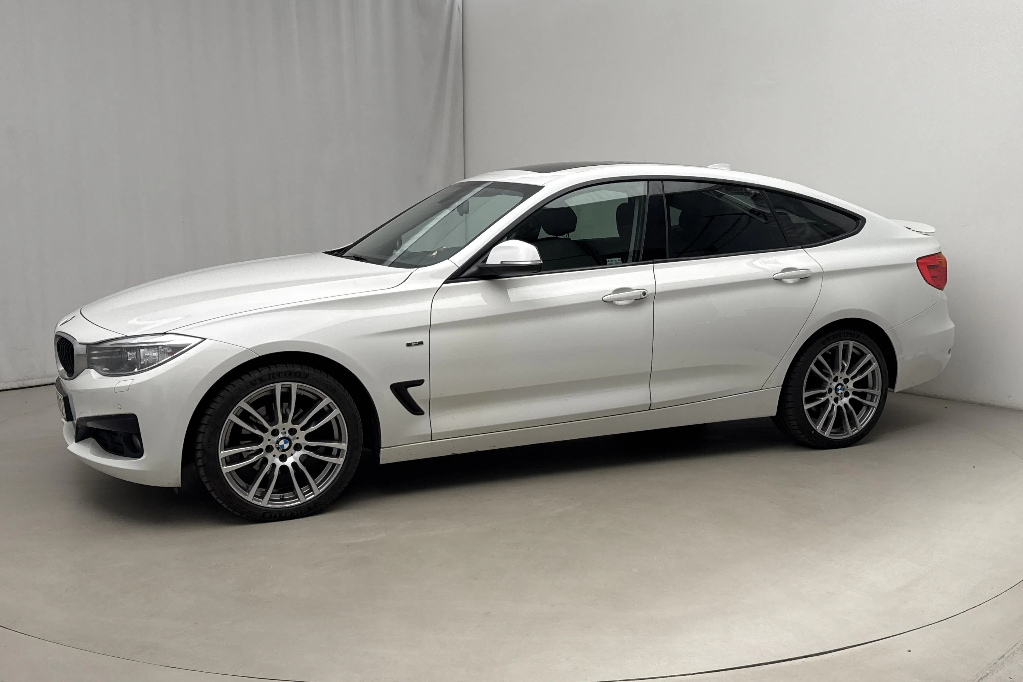 Presentation photo 2 of 19: BMW 320d GT xDrive, F34 (184hk) - 202 630 km - Automatic - white - 2014