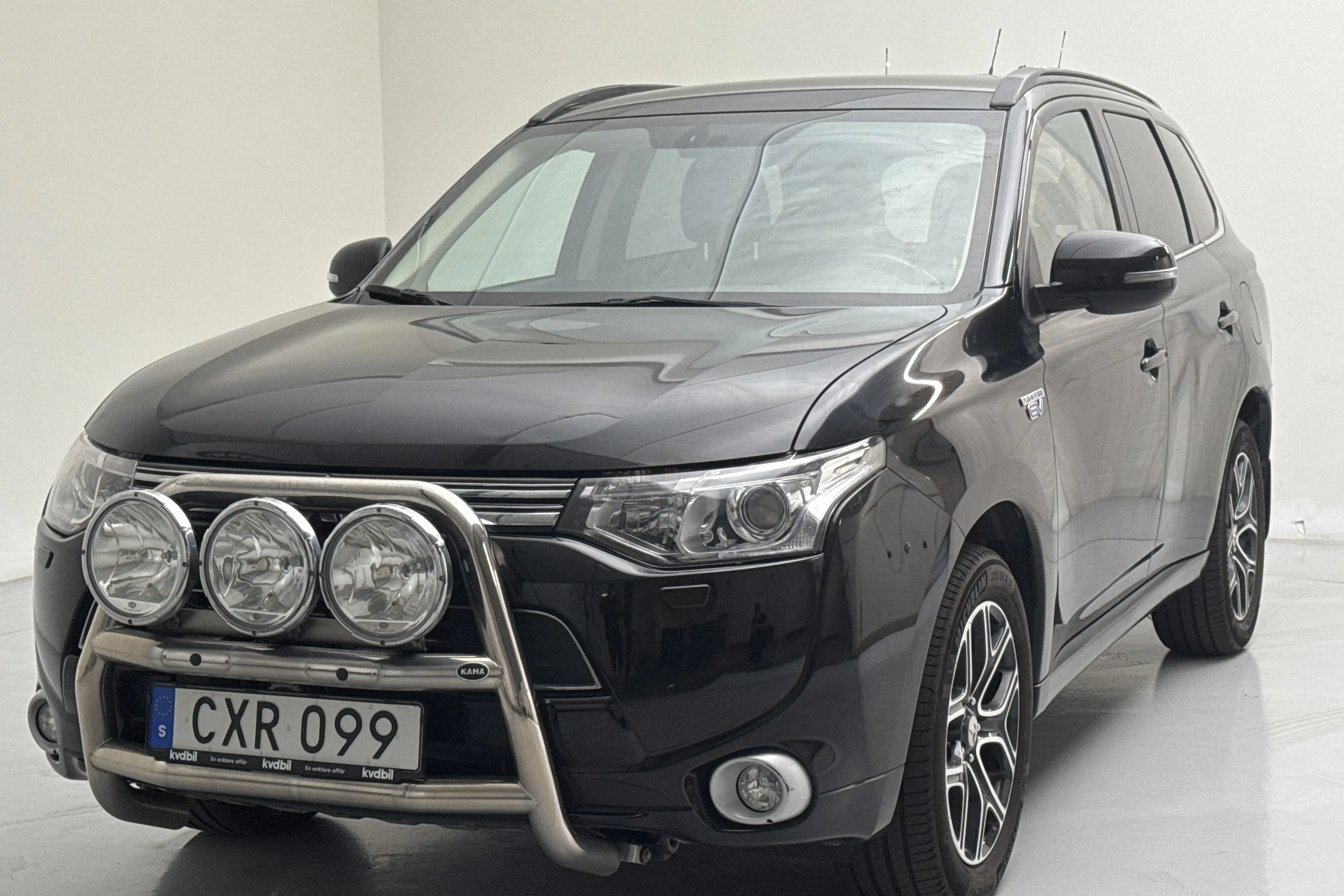 Presentationsfoto 1 av 14: Mitsubishi Outlander 2.0 Plug-in Hybrid 4WD (121hk) - 8 292 mil - Automat - svart - 2014