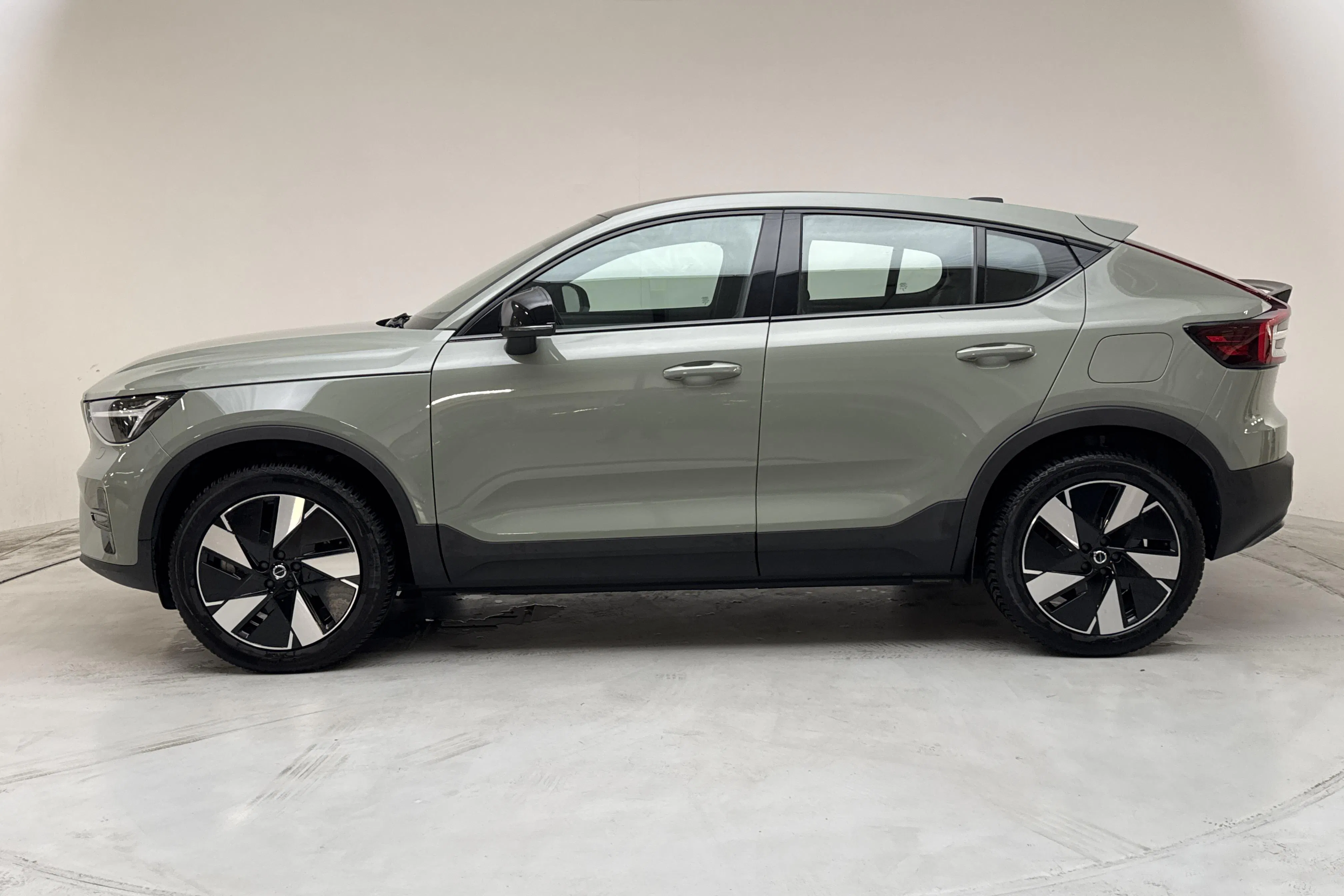 Presentation photo 2 of 23: Volvo C40 Recharge Extended Range (252hk) - 68 630 km - Automatic - green - 2024