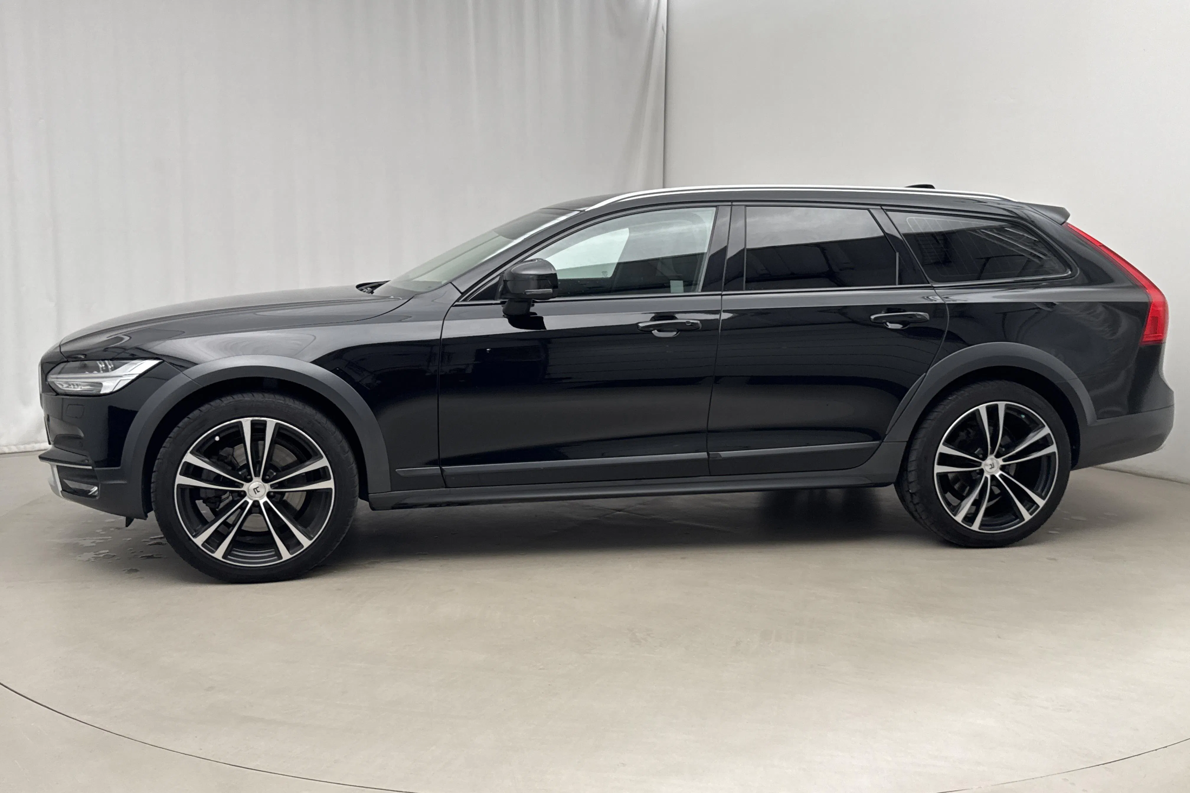 Presentation photo 2 of 15: Volvo V90 D4 Cross Country AWD (190hk) - 224 770 km - Automatic - black - 2018