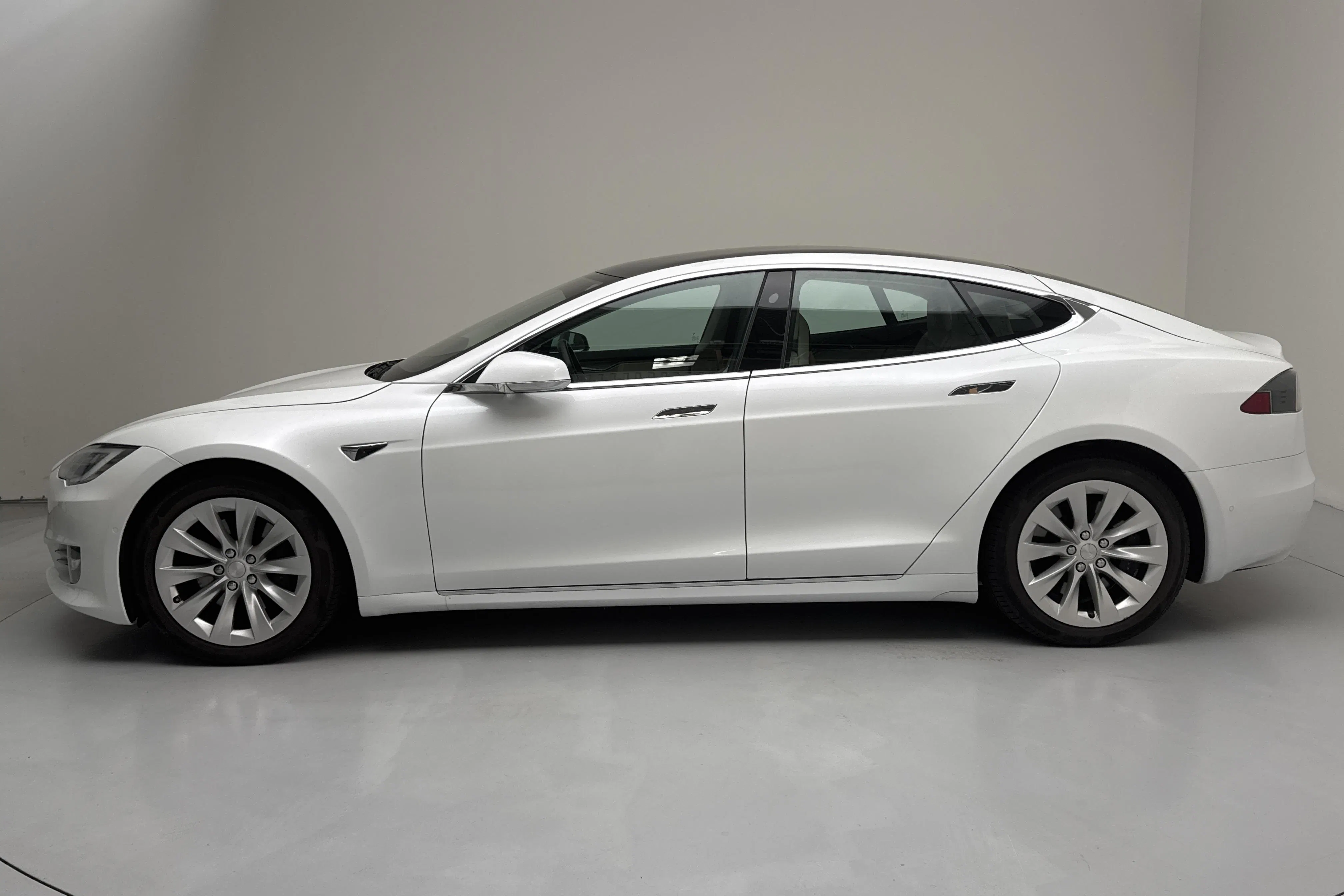 Presentation photo 2 of 18: Tesla Model S 100D - 143 820 km - Automatic - white - 2019