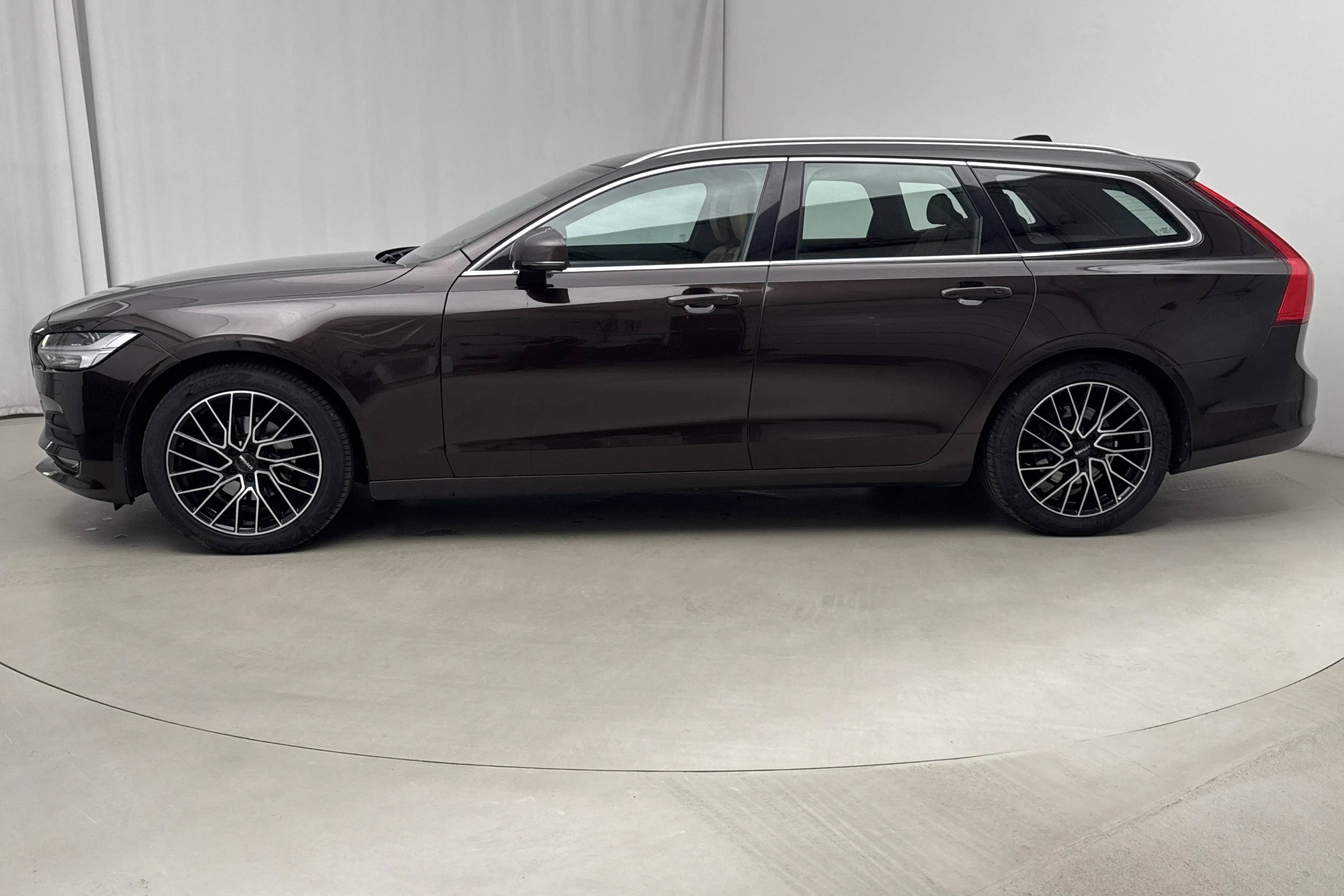 Presentationsfoto 2 av 14: Volvo V90 D3 (150hk) - 23 884 mil - Automat - Mörkbrun - 2018