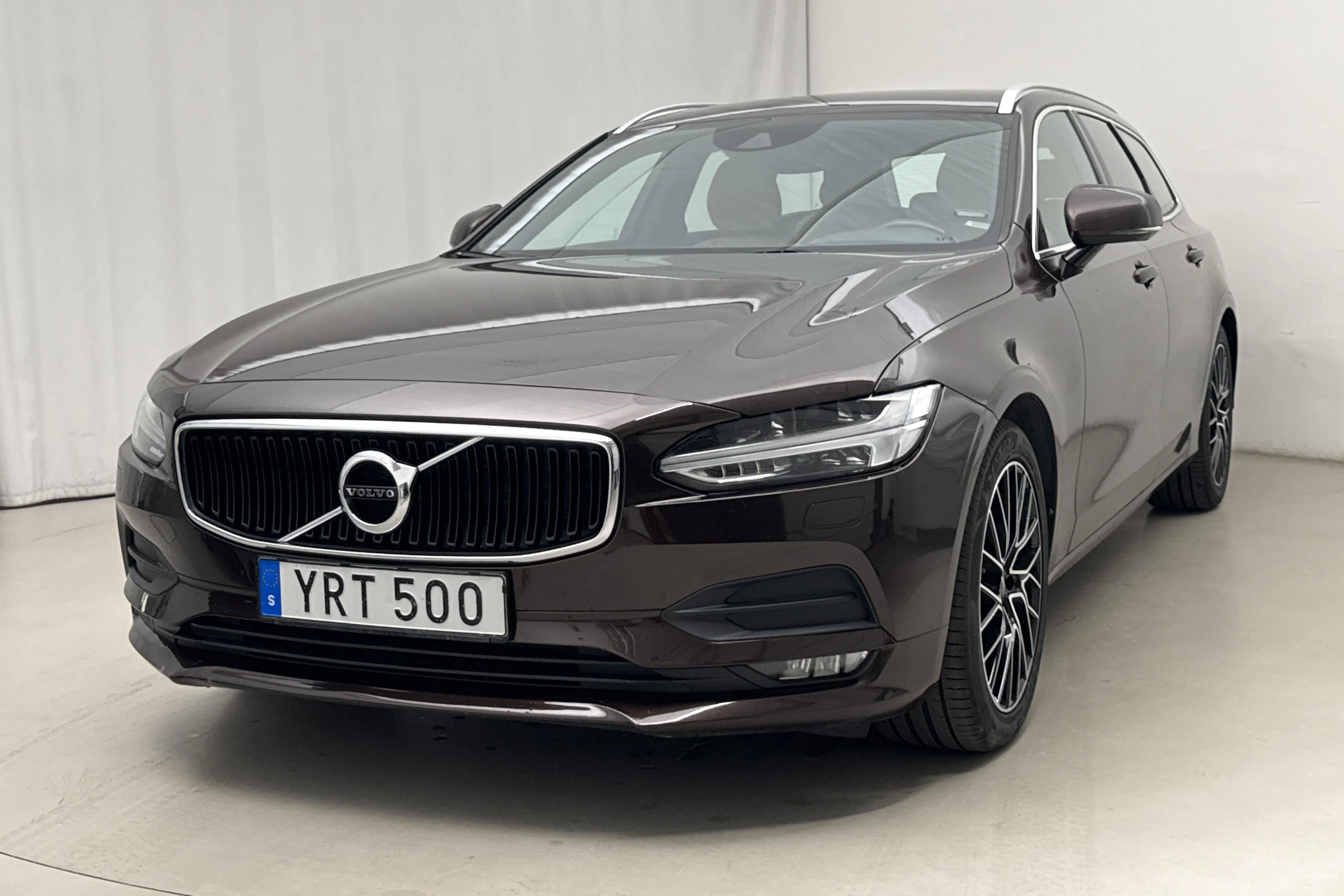 Presentationsfoto 1 av 14: Volvo V90 D3 (150hk) - 23 884 mil - Automat - Mörkbrun - 2018