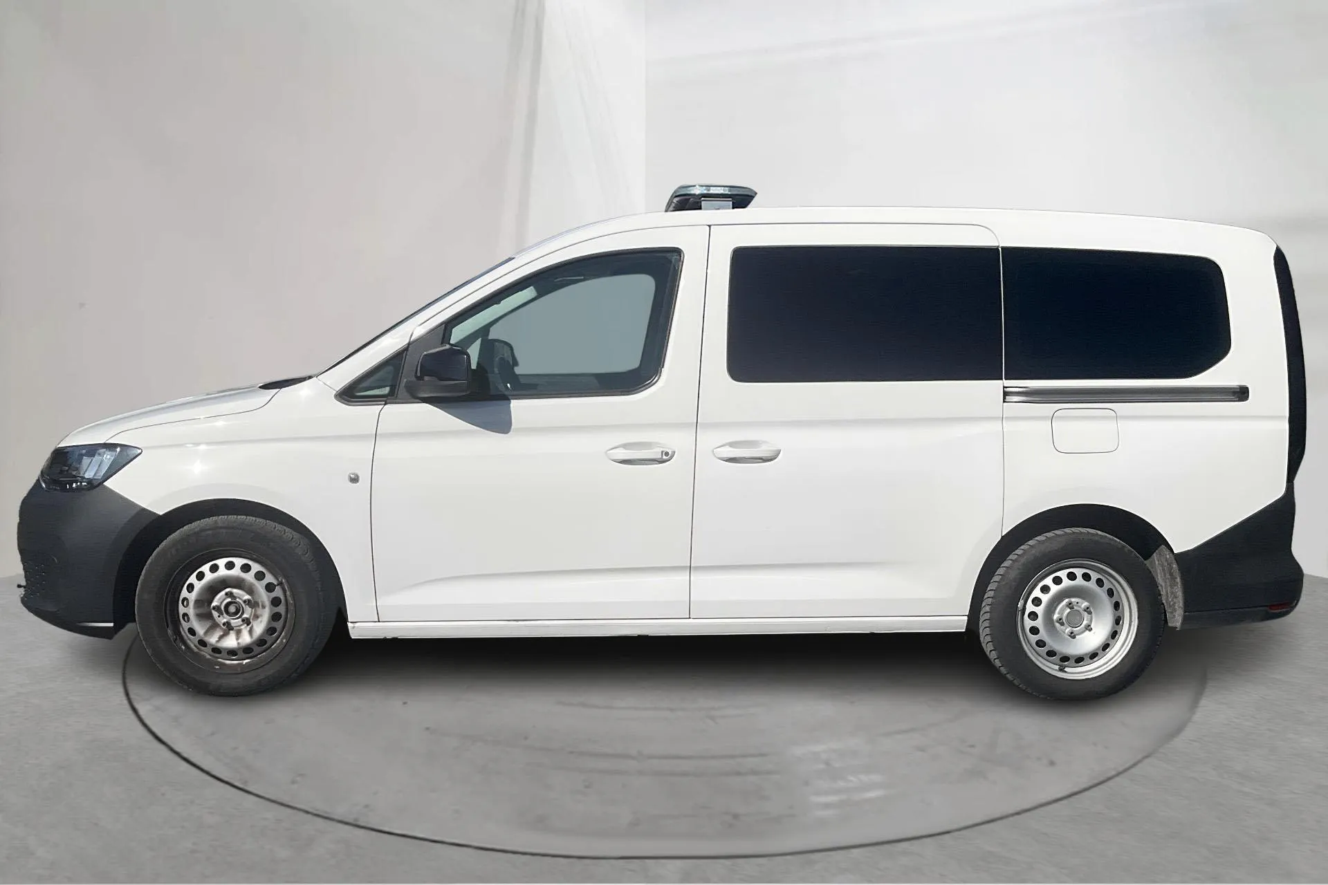 Presentation photo 2 of 14: VW Caddy Life Maxi 2.0 TDI (122hk) - 131 150 km - Automatic - white - 2023