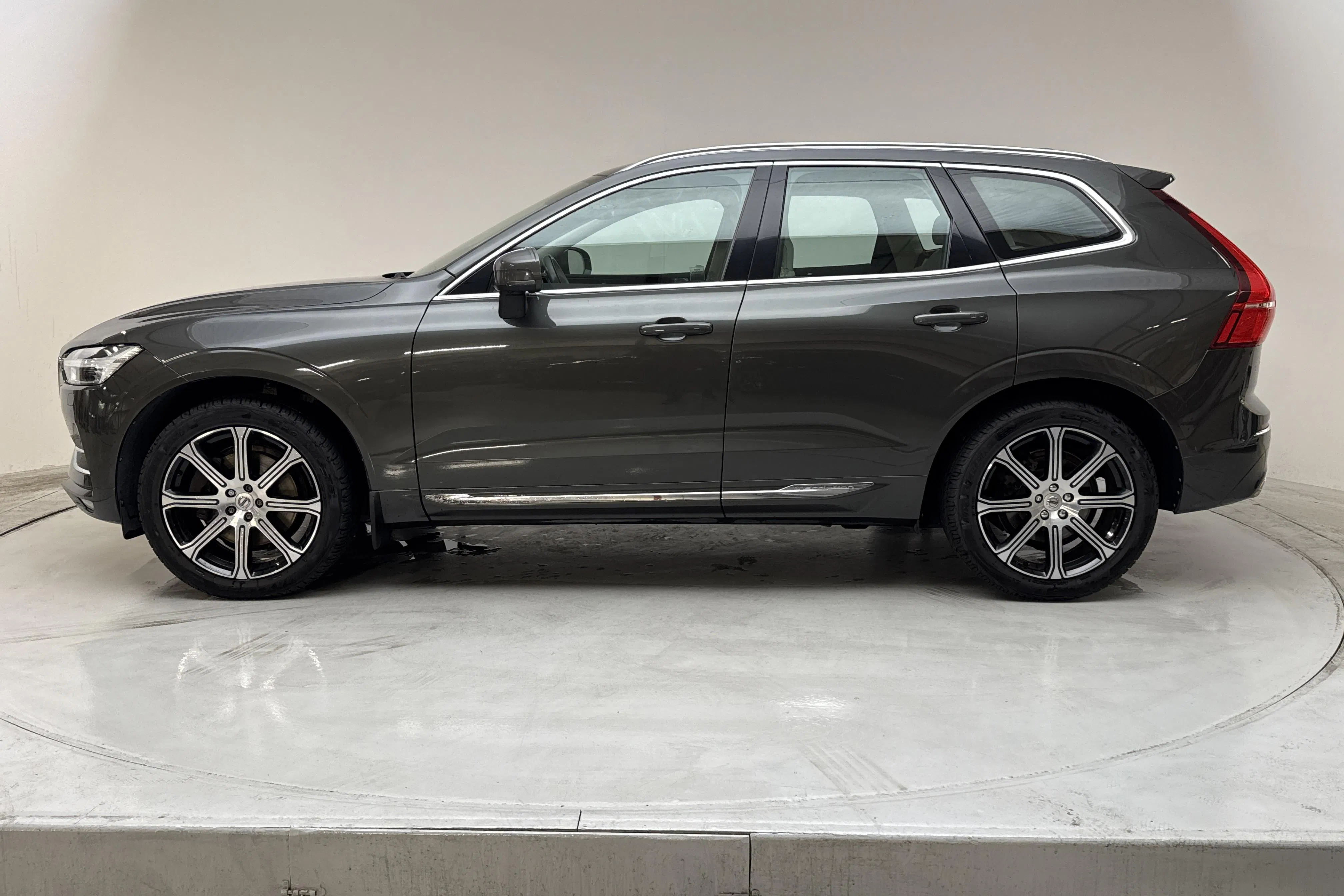 Presentation photo 2 of 20: Volvo XC60 D4 AWD (190hk) - 207 310 km - Automatic - dark grey - 2018