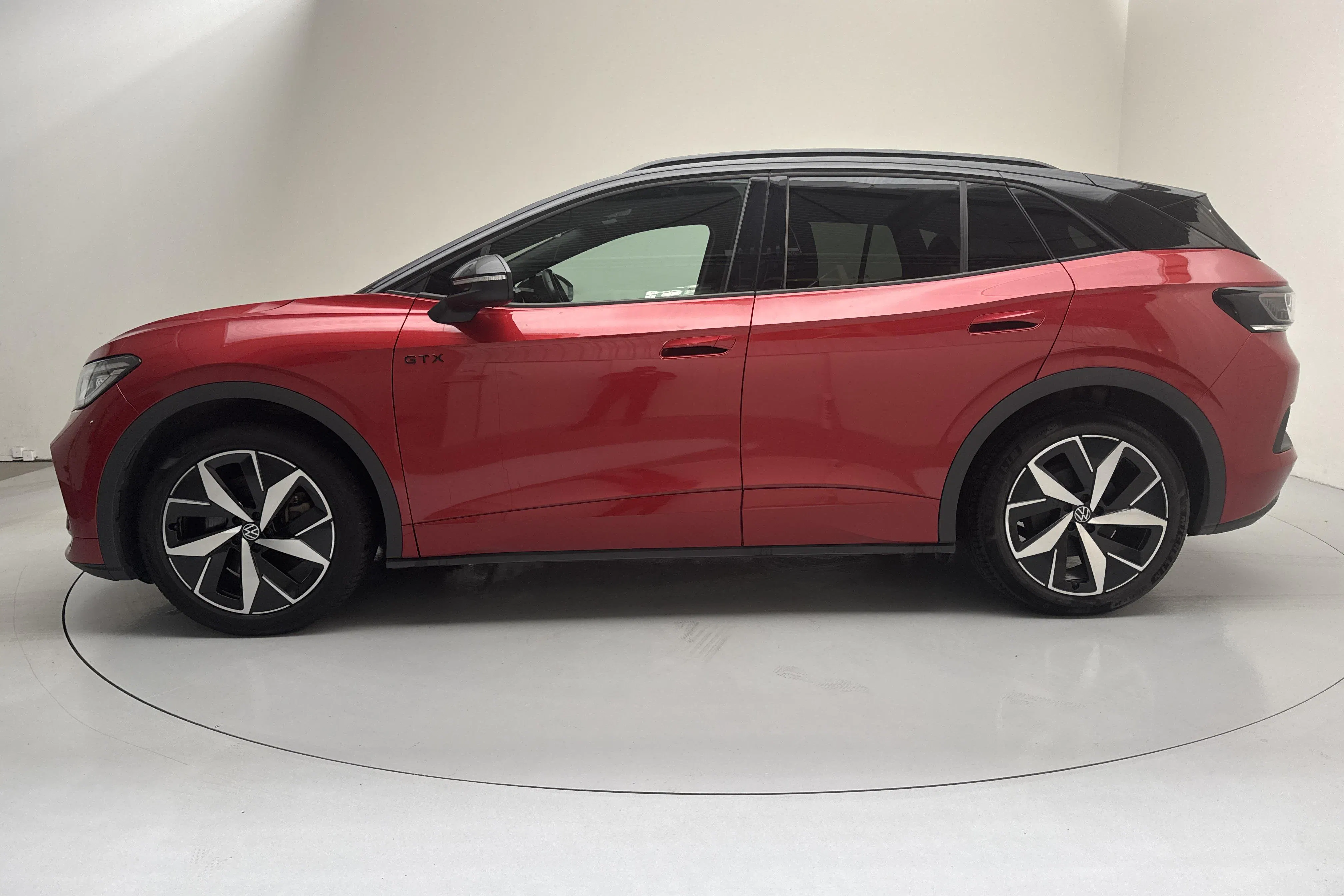 Presentationsfoto 2 av 17: VW ID.4 GTX 77kWh AWD (299hk) - 13 886 mil - Automat - Mörkröd - 2023