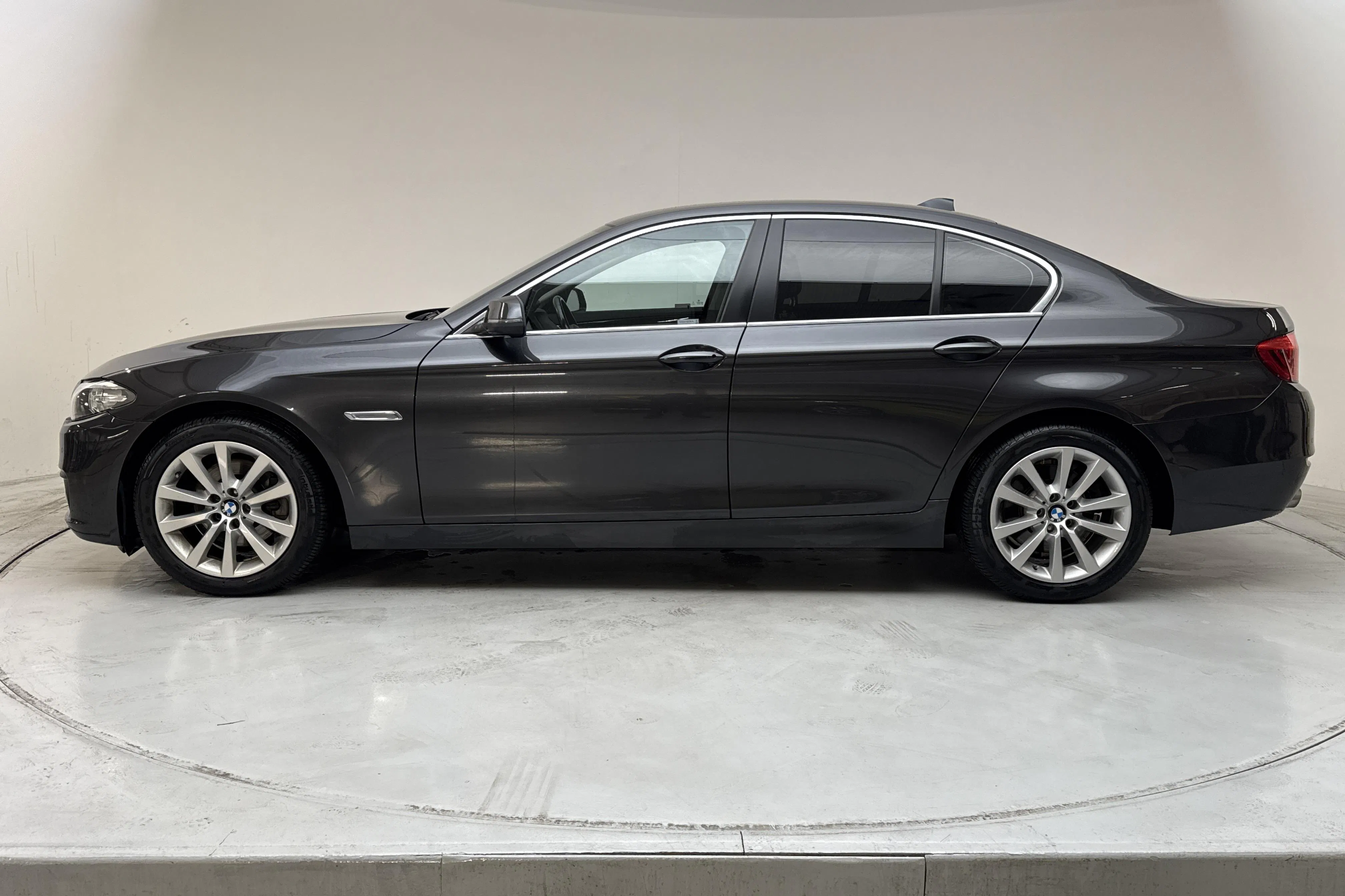 Presentation photo 2 of 13: BMW 520d xDrive Sedan, F10 (190hk) - 40 850 km - Automatic - gray - 2016