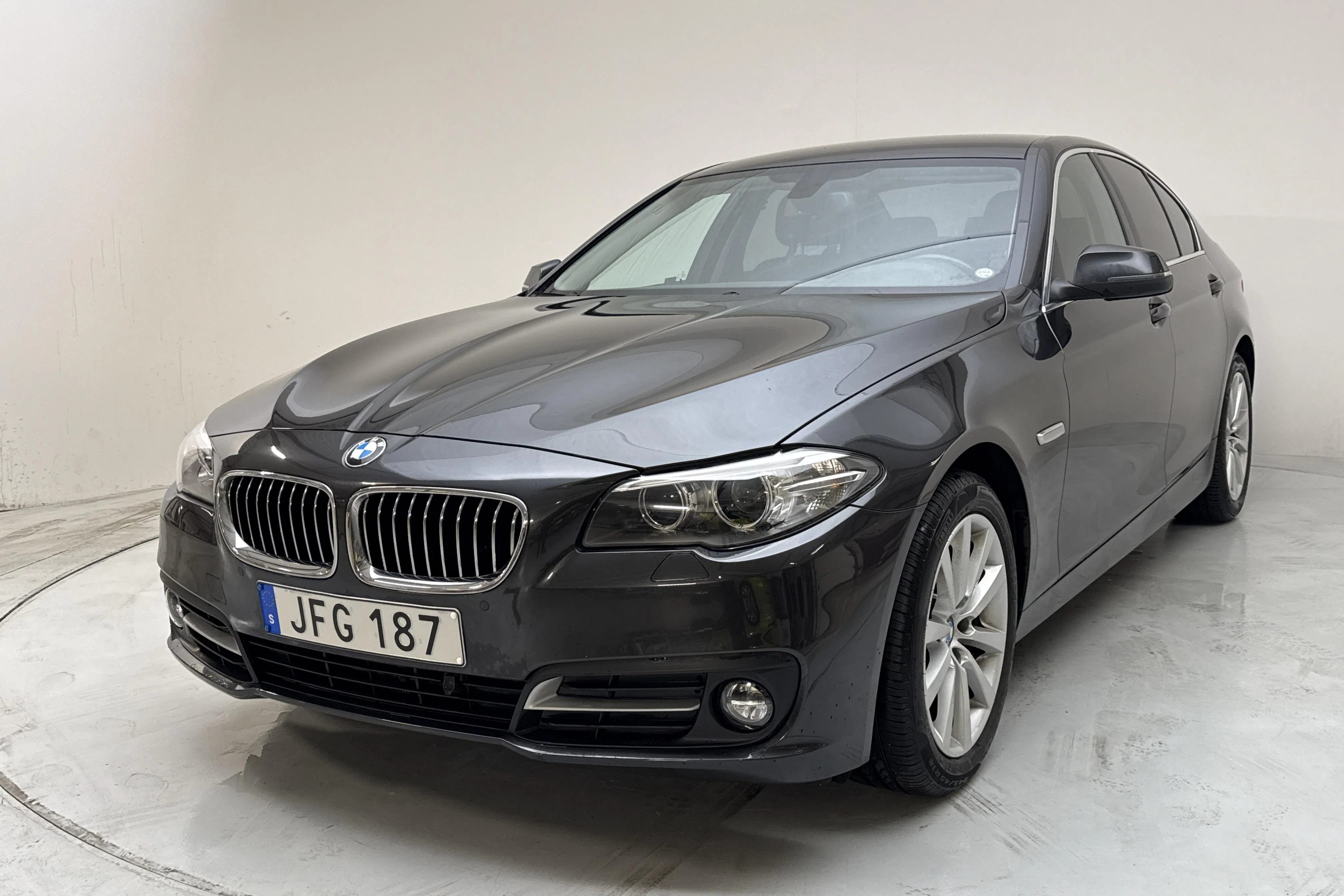 Presentation photo 1 of 13: BMW 520d xDrive Sedan, F10 (190hk) - 40 850 km - Automatic - gray - 2016