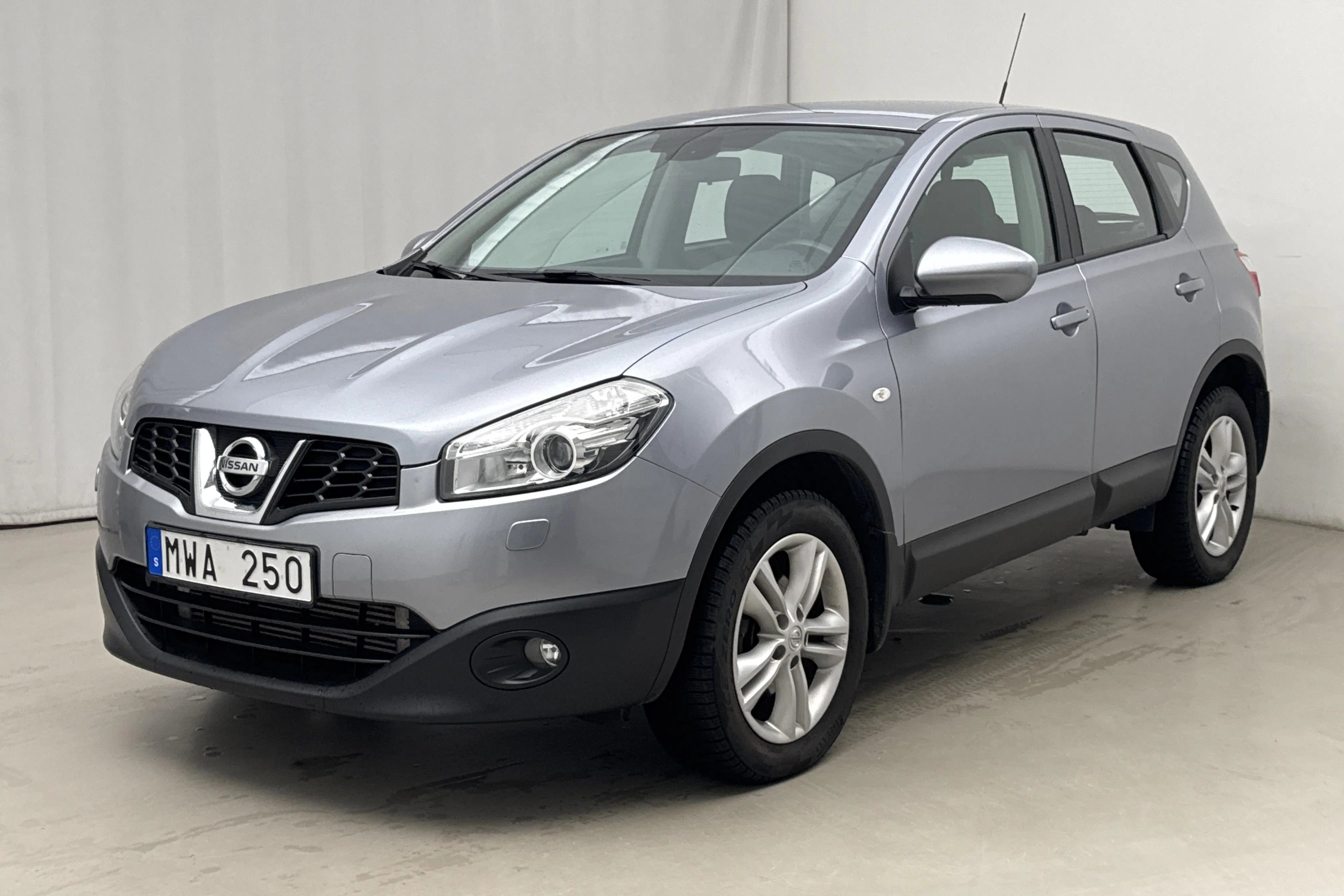 Presentationsfoto 1 av 13: Nissan Qashqai 2.0 dCi 4x4 (150hk) - 8 176 mil - Automat - grå - 2012