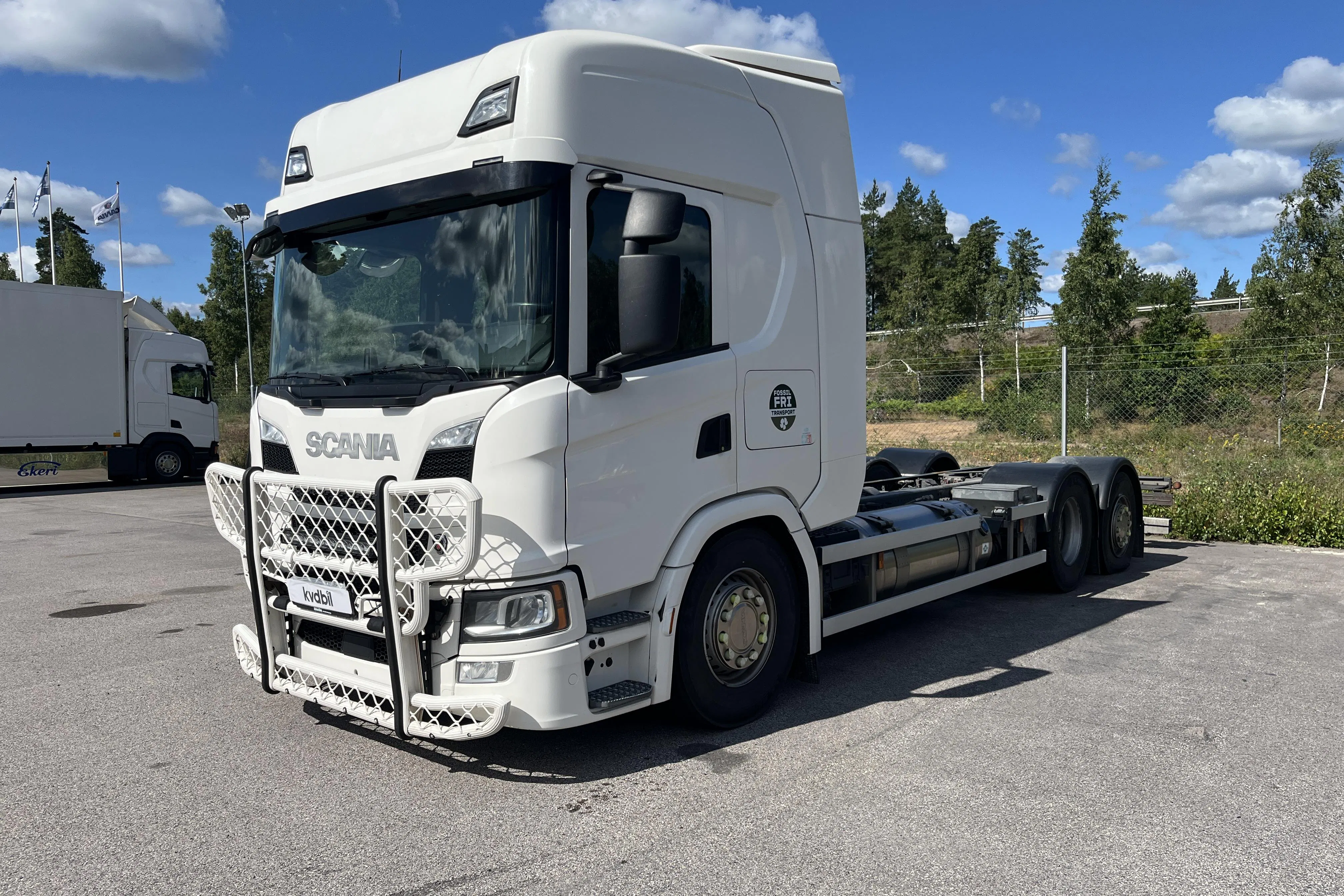 Presentation photo 1 of 83: SCANIA G410B 6X2*4 NB (LNG) - 836 755 km - Automatic - white - 2022