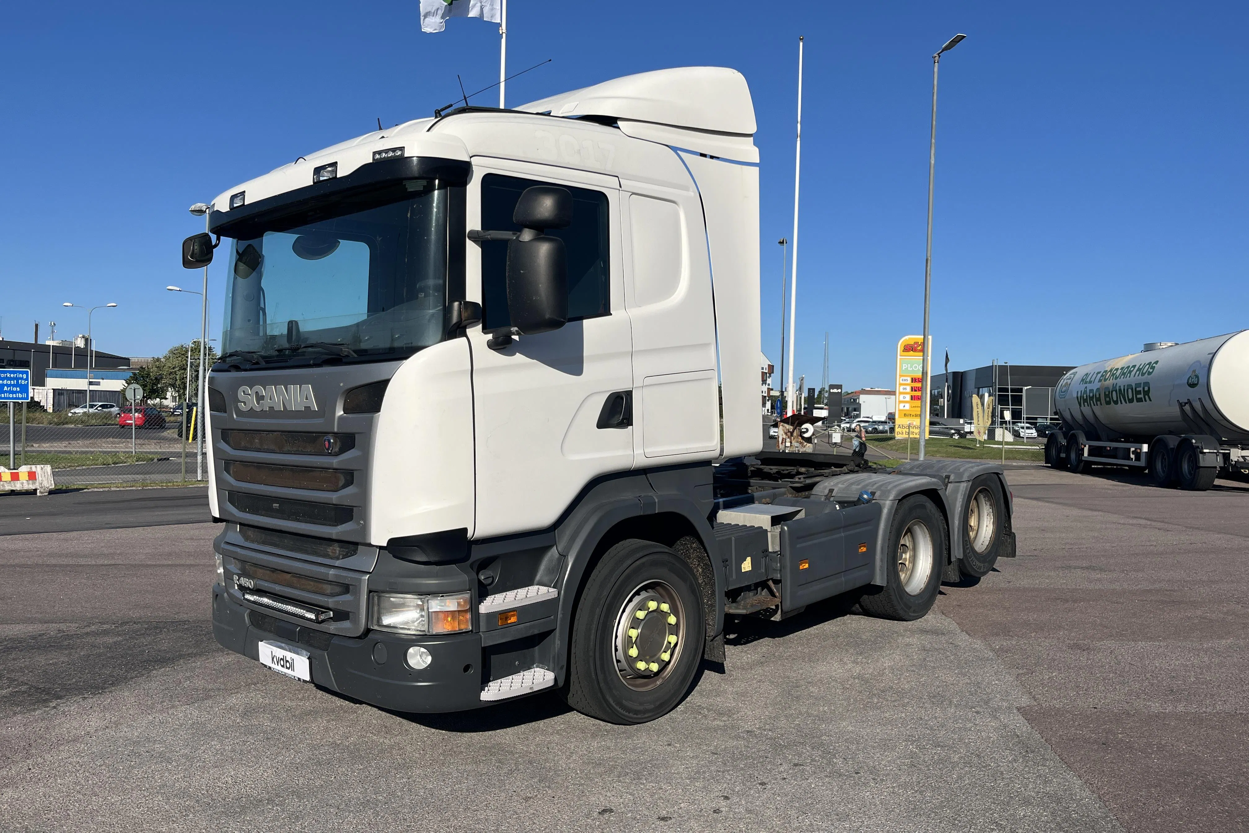 Presentation photo 1 of 43: SCANIA R450LA 6X2 MNA - 683 705 km - Automatic - white - 2017