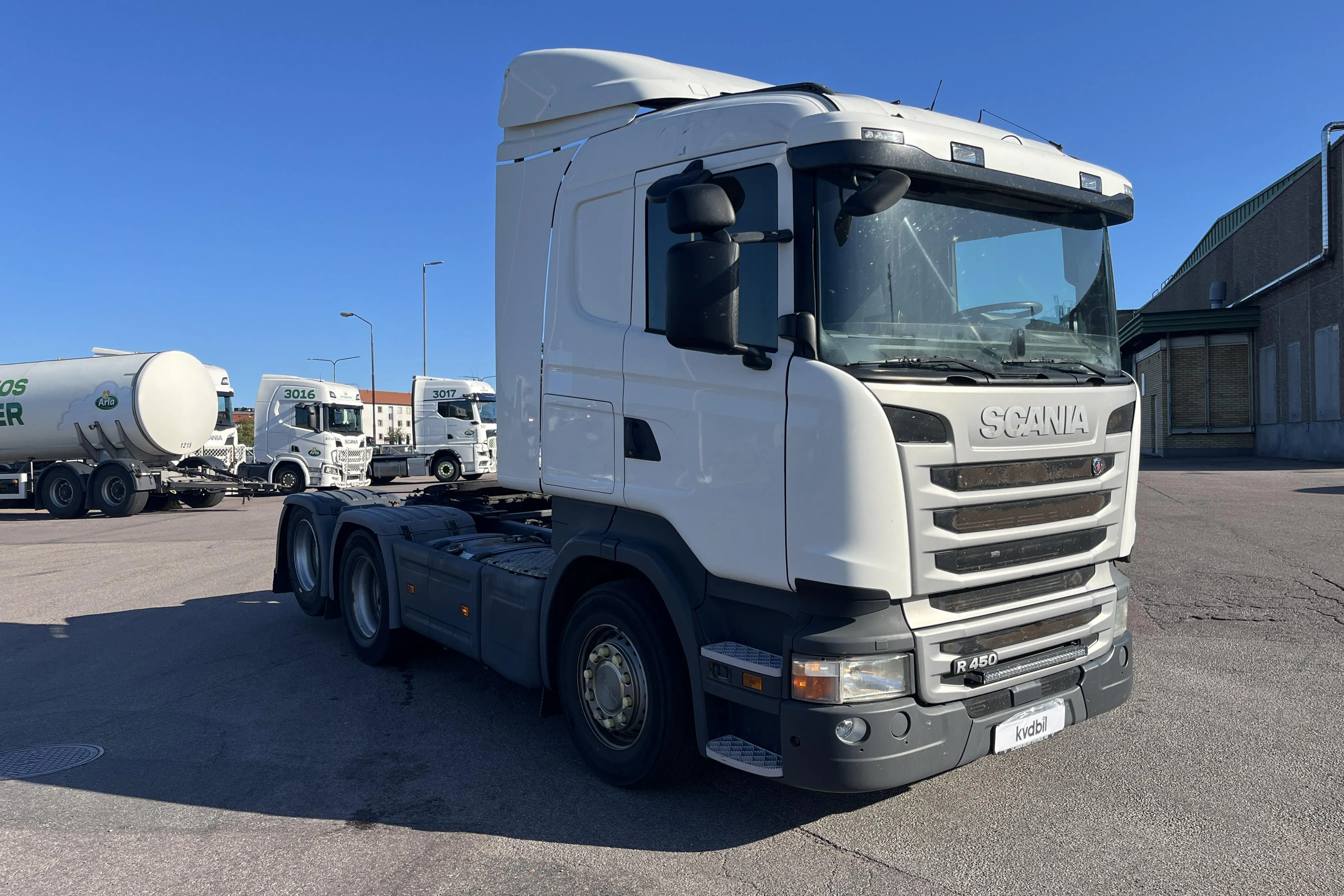 Presentation photo 2 of 43: SCANIA R450LA 6X2 MNA - 683 705 km - Automatic - white - 2017
