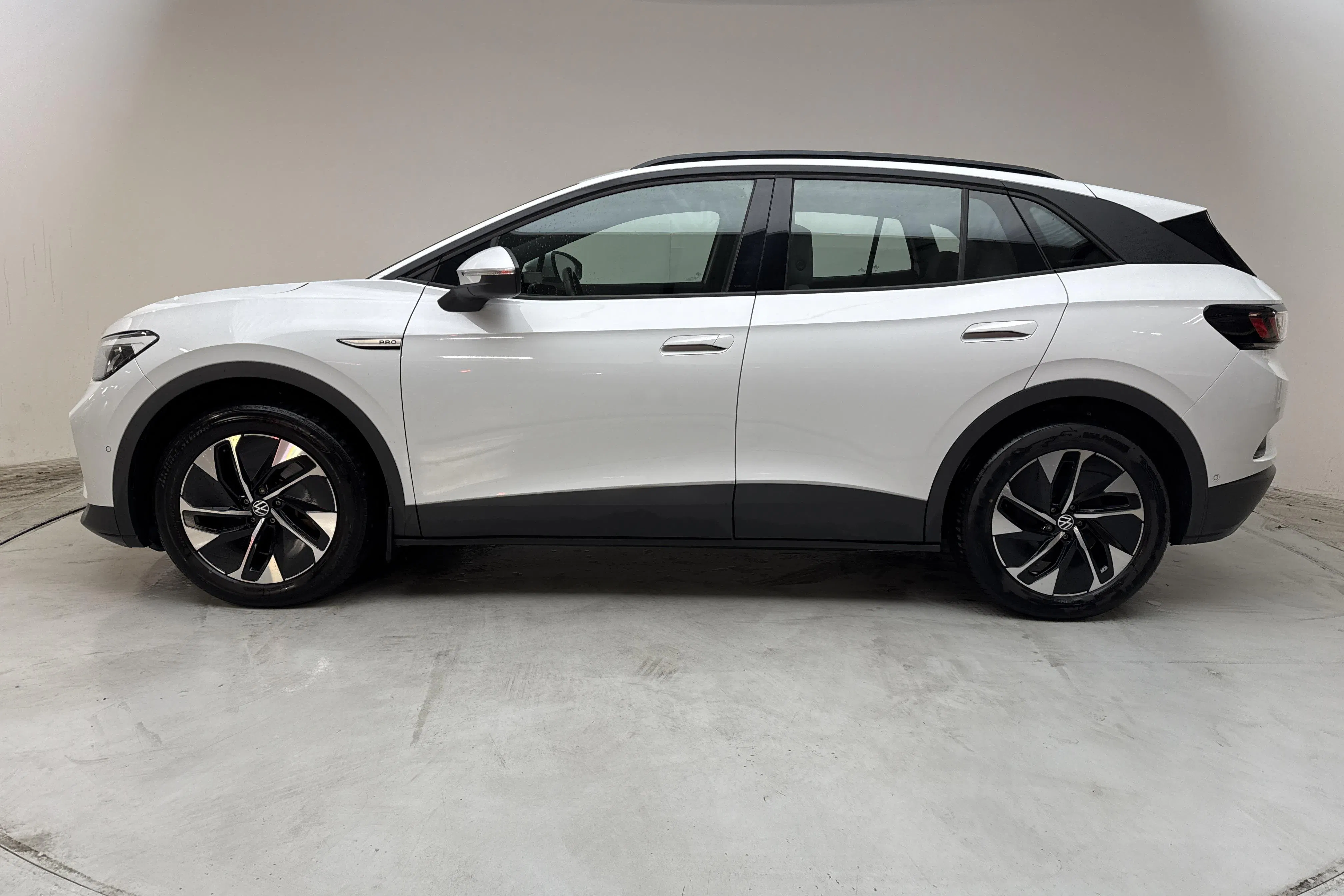 Presentationsfoto 2 av 17: VW ID.4 77kWh 4Motion (265hk) - 8 529 mil - Automat - vit - 2023