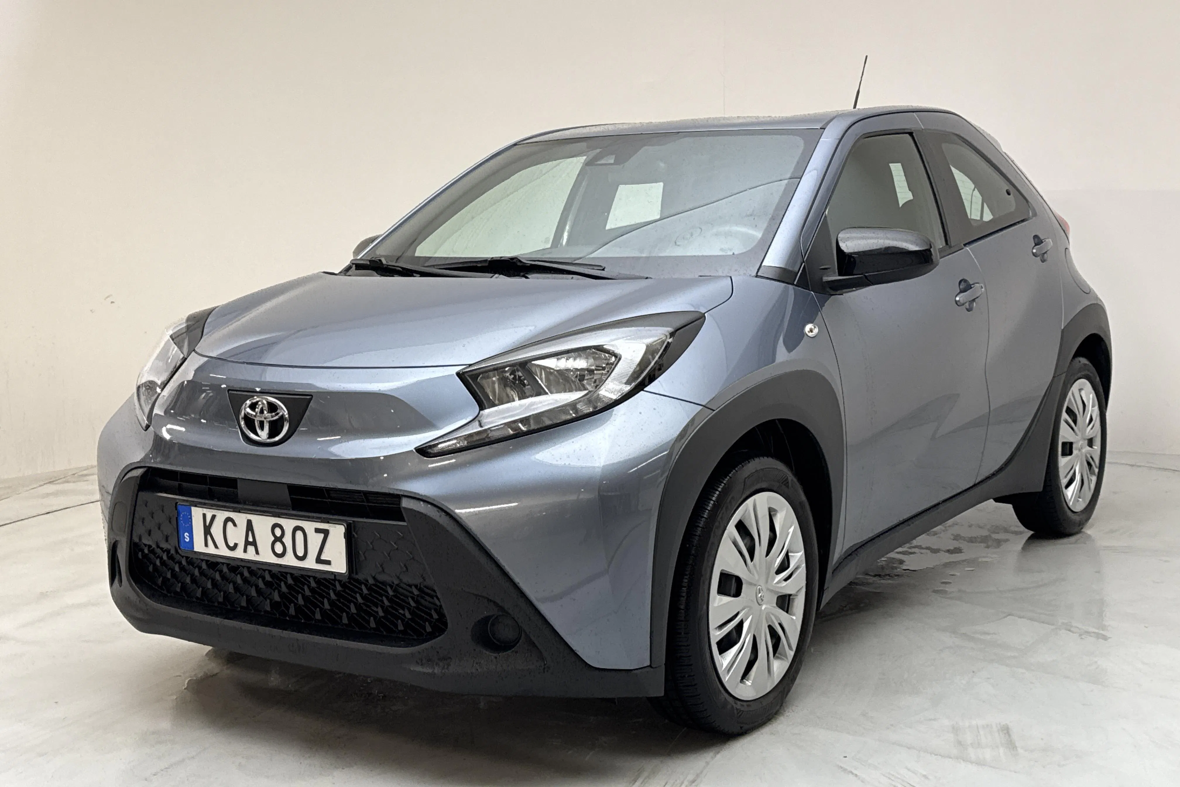 Presentationsfoto 1 av 13: Toyota Aygo X 1.0 5dr (72hk) - 1 836 mil - Automat - grå - 2025