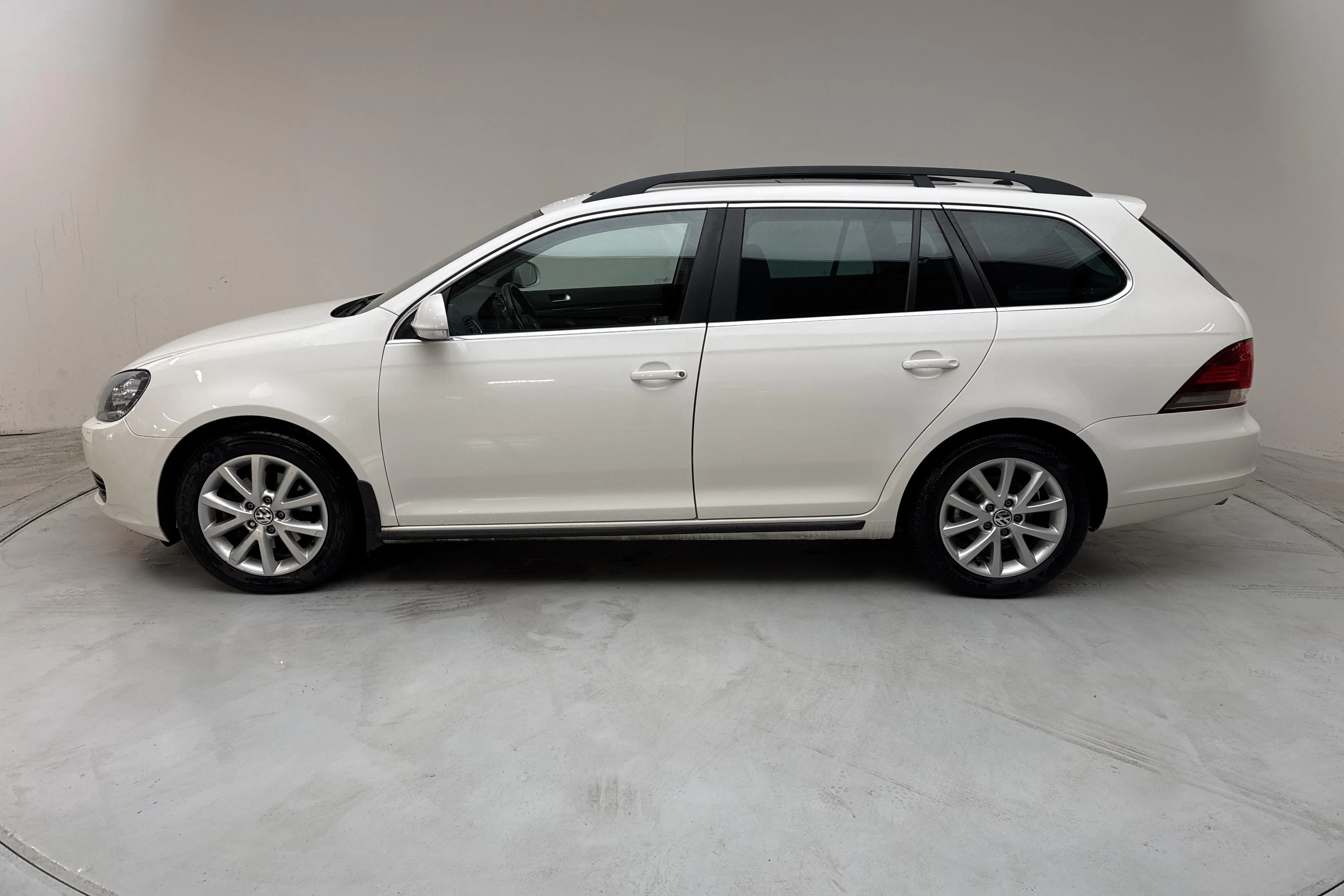 Presentation photo 2 of 12: VW Golf VI 1.4 TSI Variant (122hk) - 163 670 km - Automatic - white - 2012